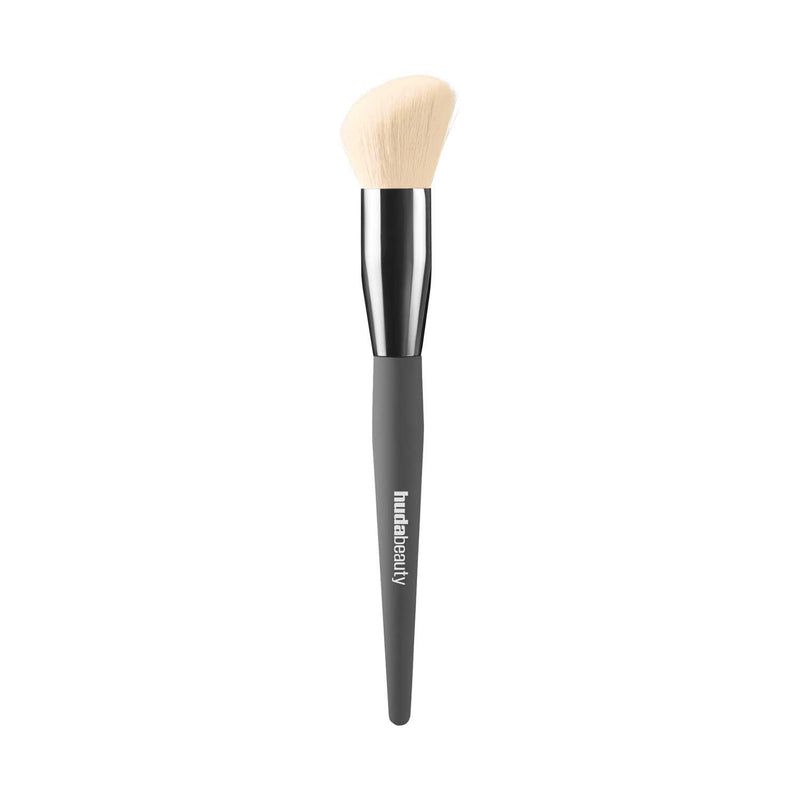 Huda Beauty Diffusing Cheek Brush - British product