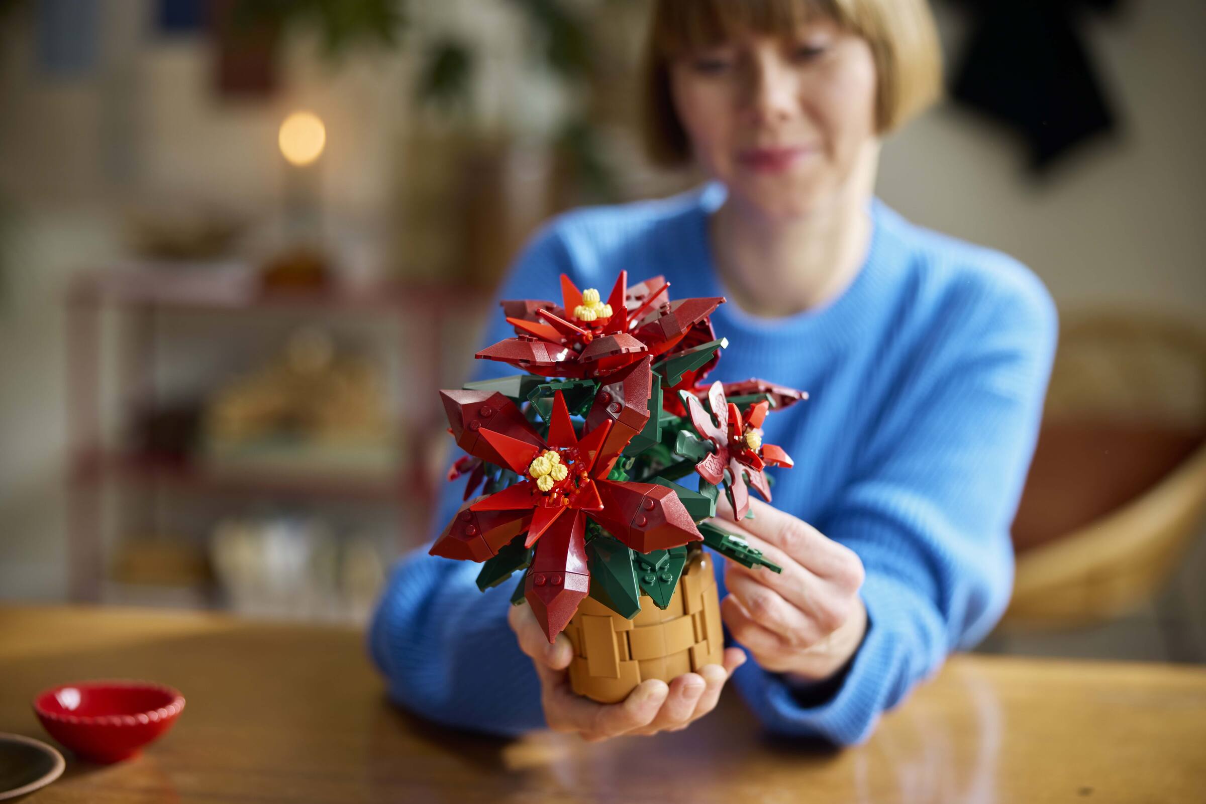 LEGO Poinsettia plant model 608 pieces, imported from the UK