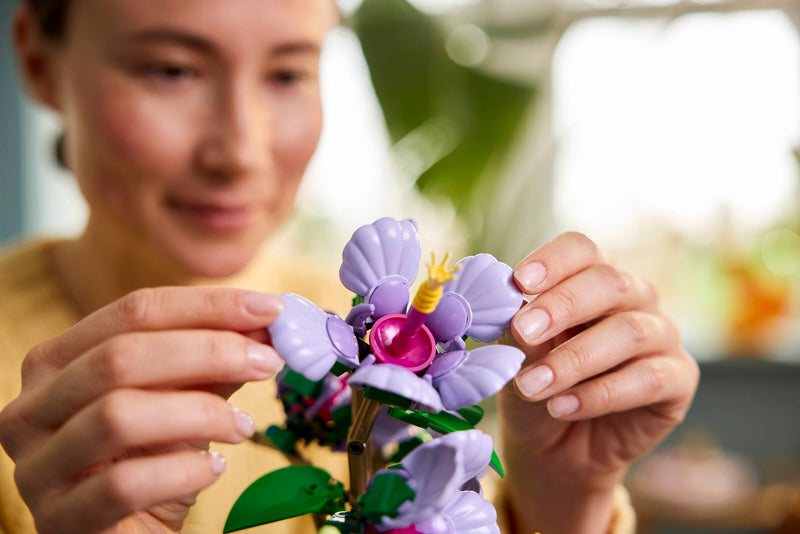 LEGO Botanicals Hibiscus flower model 660 pieces, UK version