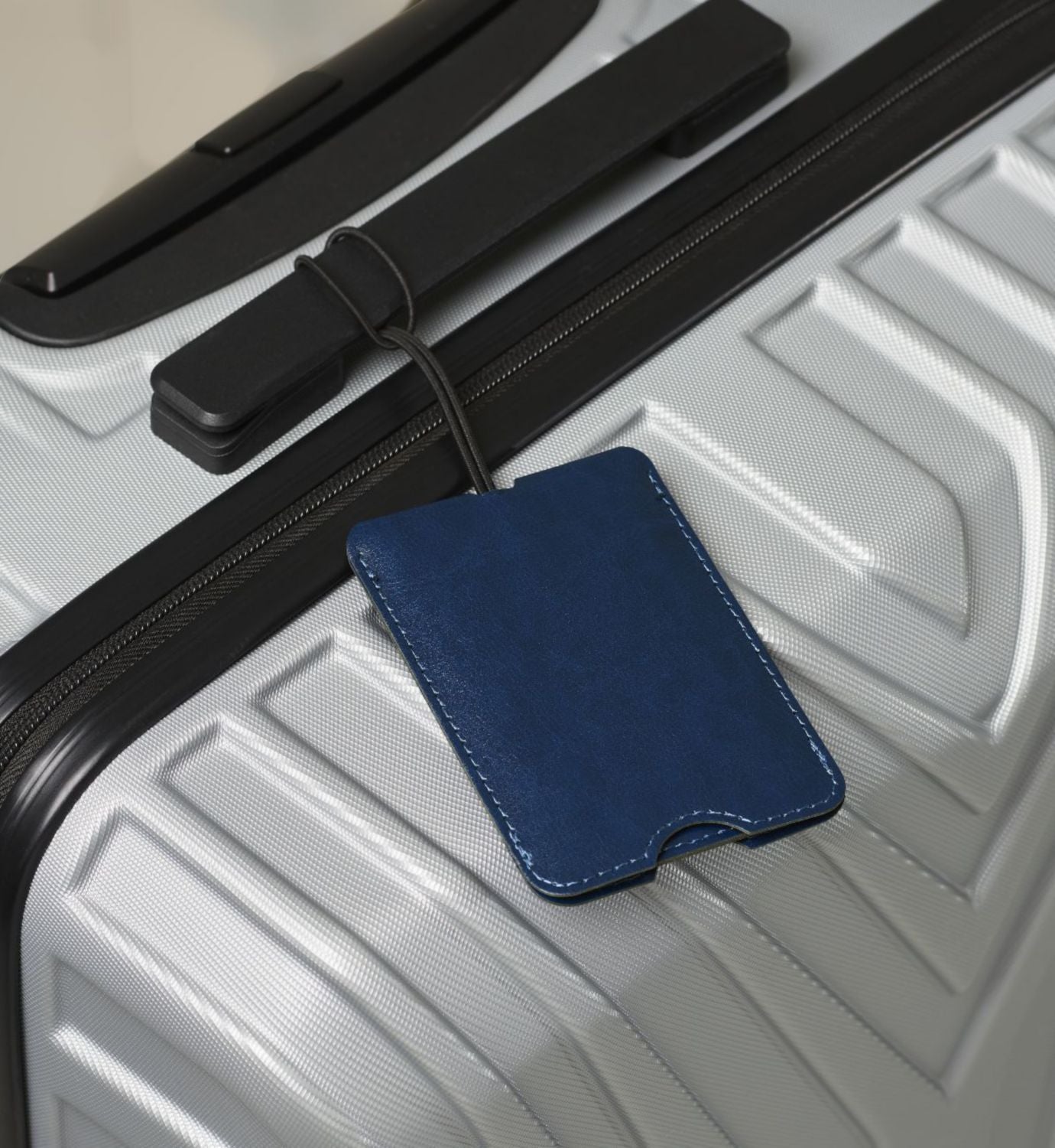 Boots luggage tag pull-out tab, UK version