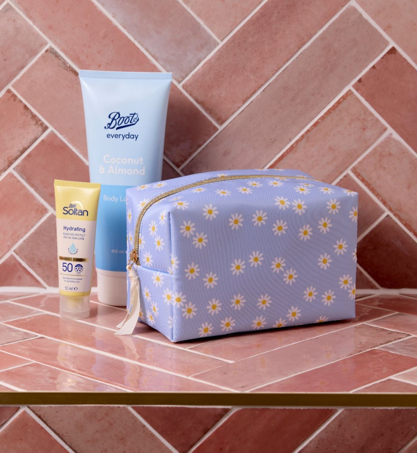 Boots Square Daisy Blue toiletry bag - British product