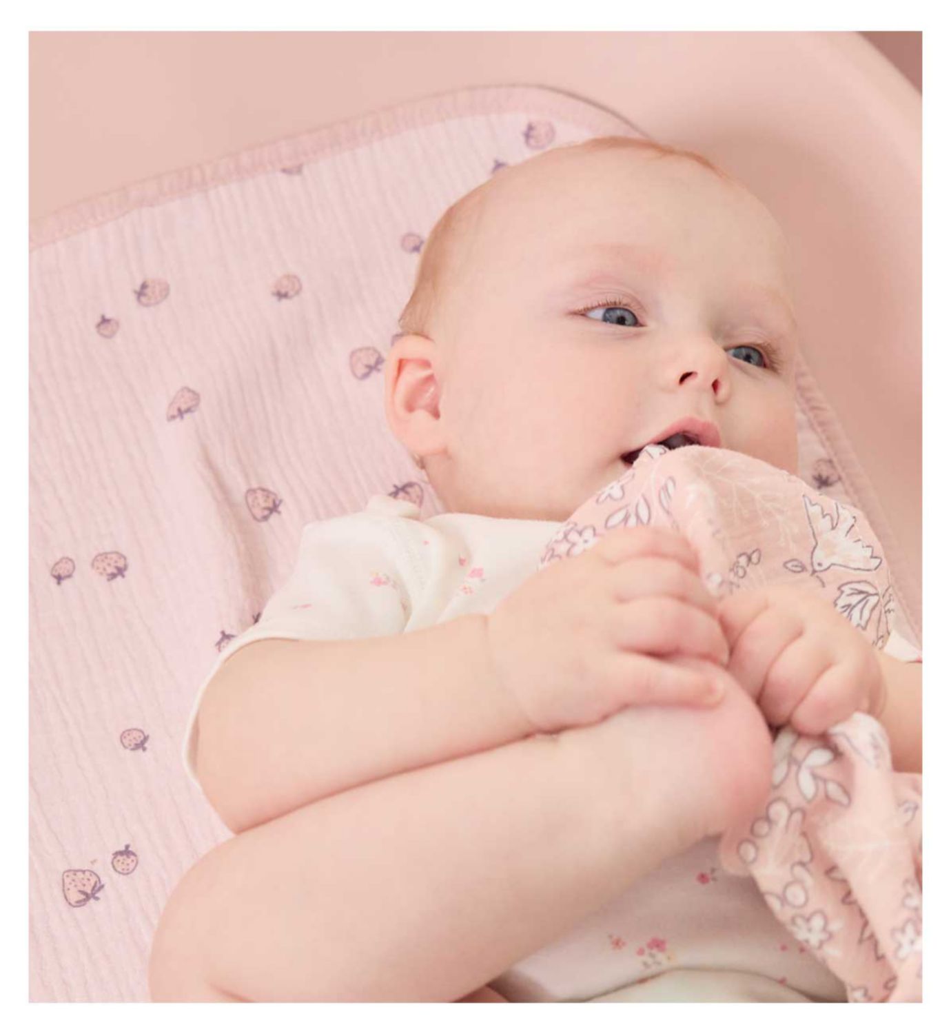 Tutti Bambini changing mat liner Tiny Tails 2 pack, UK version