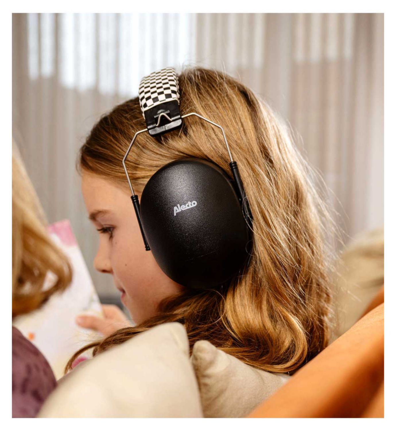 Alecto BV-71BK black kids ear defenders, UK version