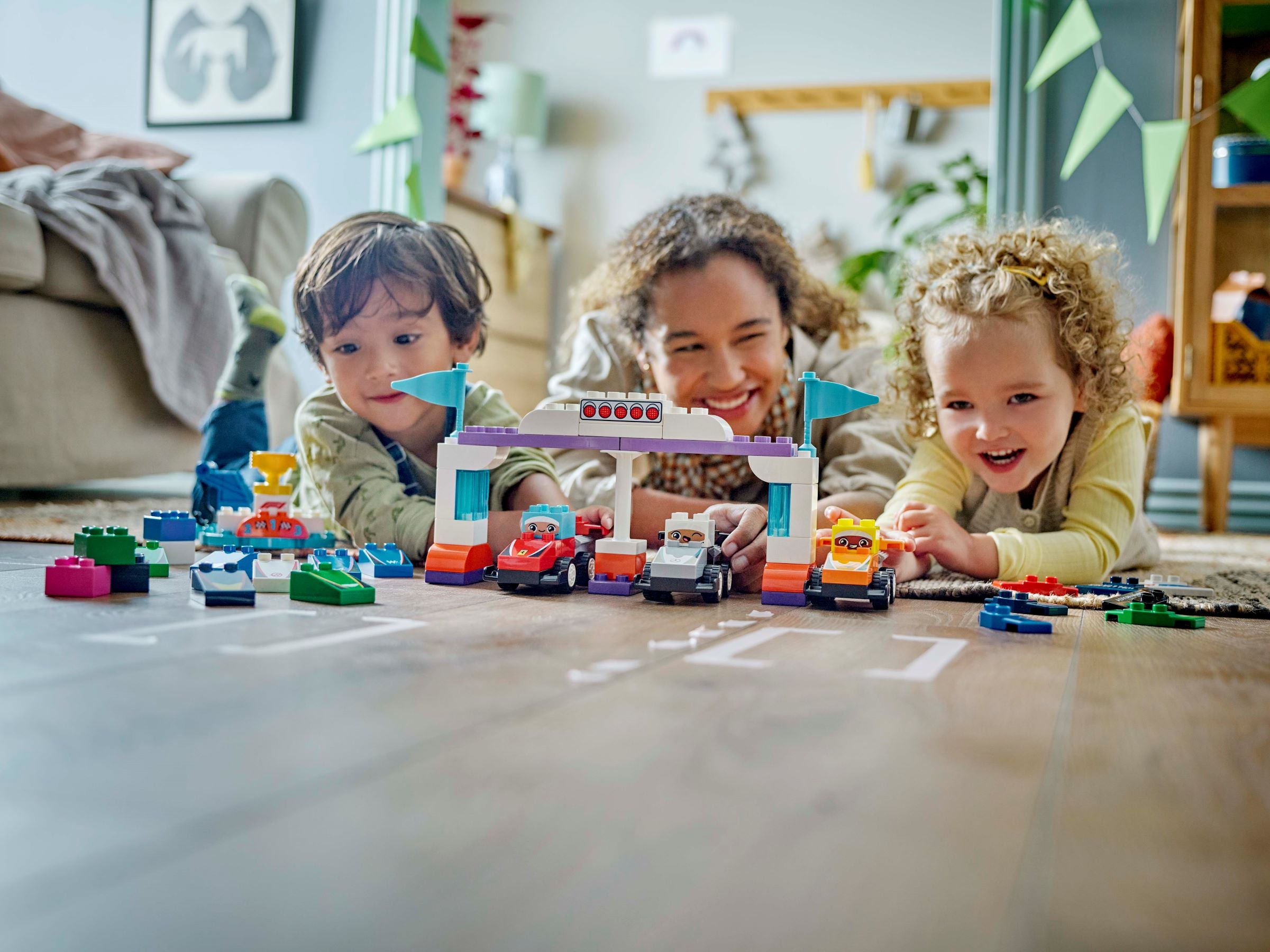 LEGO DUPLO F1 Racing Cars Drivers 70 Pieces - British product