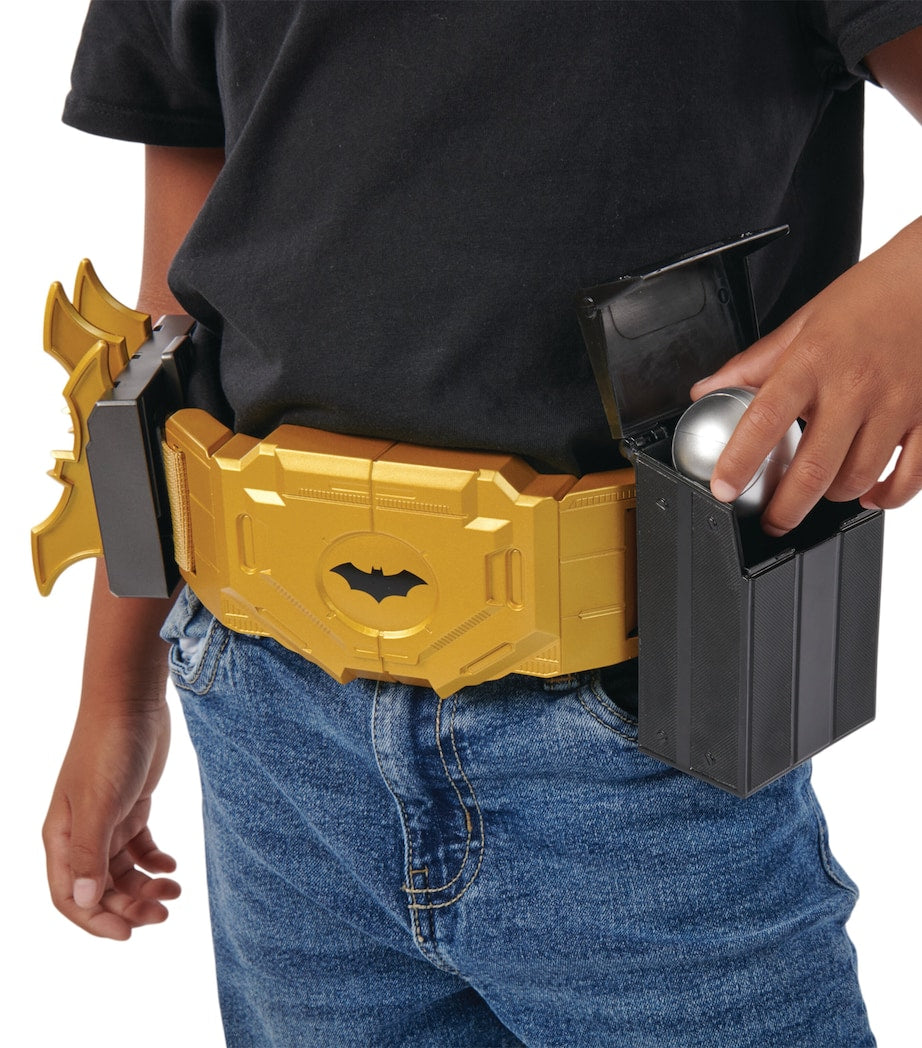 DC Comics Batman Gear-Up Utility Belt with Batarangs and smoke pellets - British product