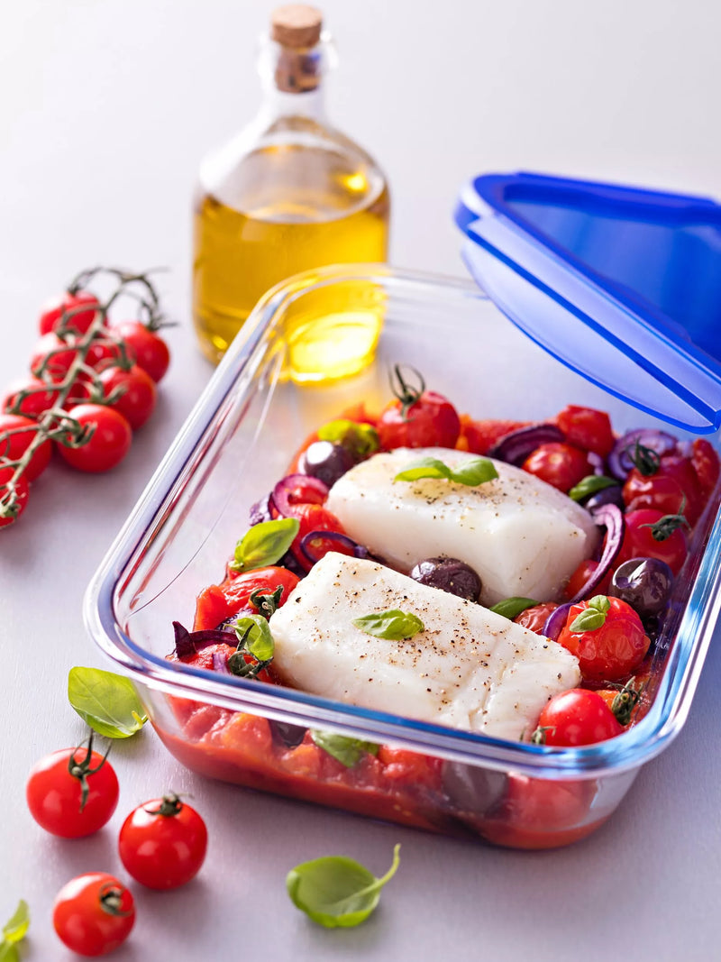 Pyrex glass rectangular dish with lid 3.3L, UK version