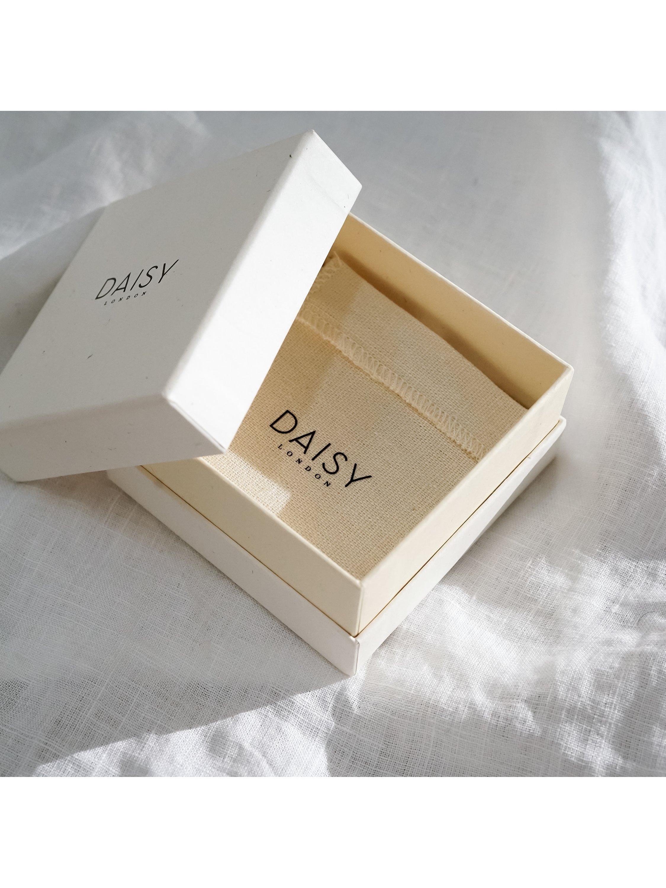 Daisy London freshwater pearl pendant necklace gold plate (British brand)