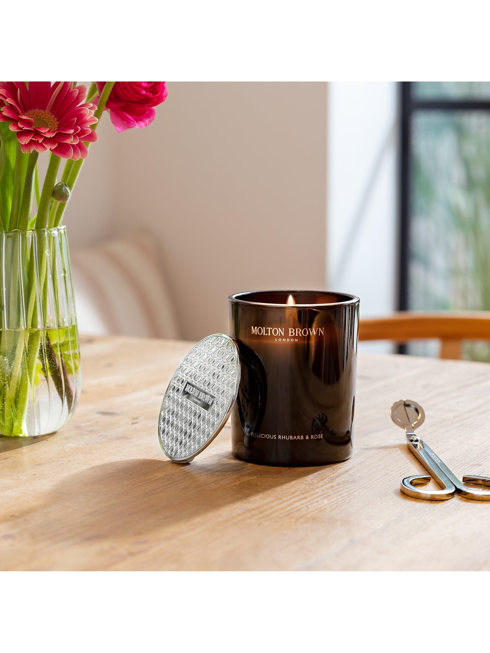 Molton Brown Rhubarb & Rose scented candle 190g - British product