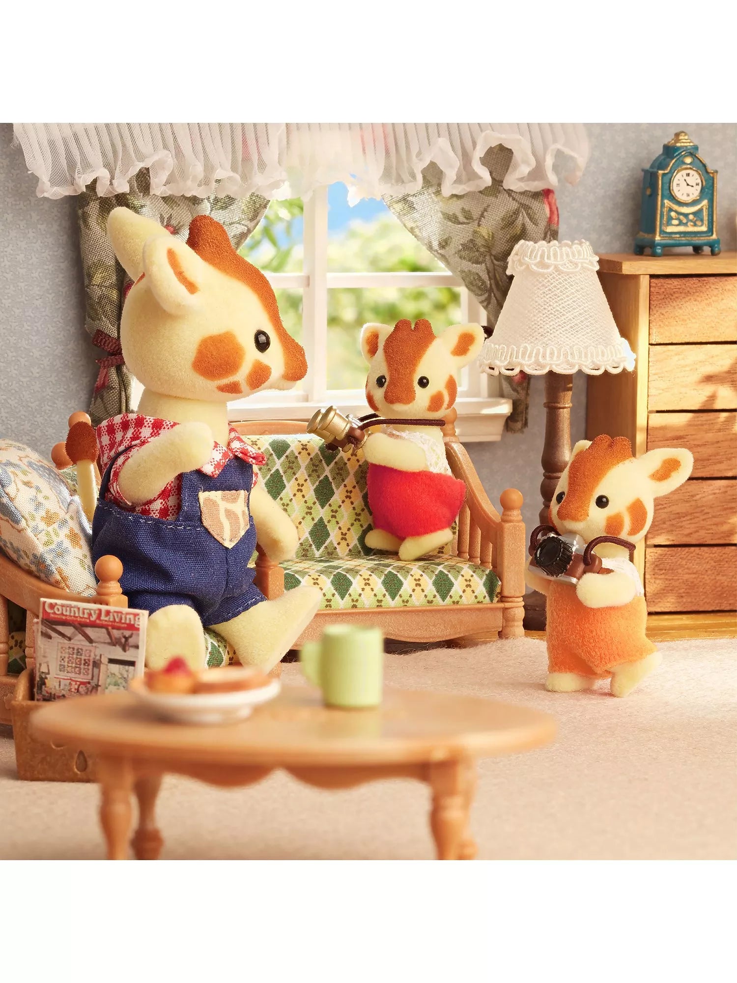 Sylvanian Families Highbranch Giraffe Family toy set, UK version