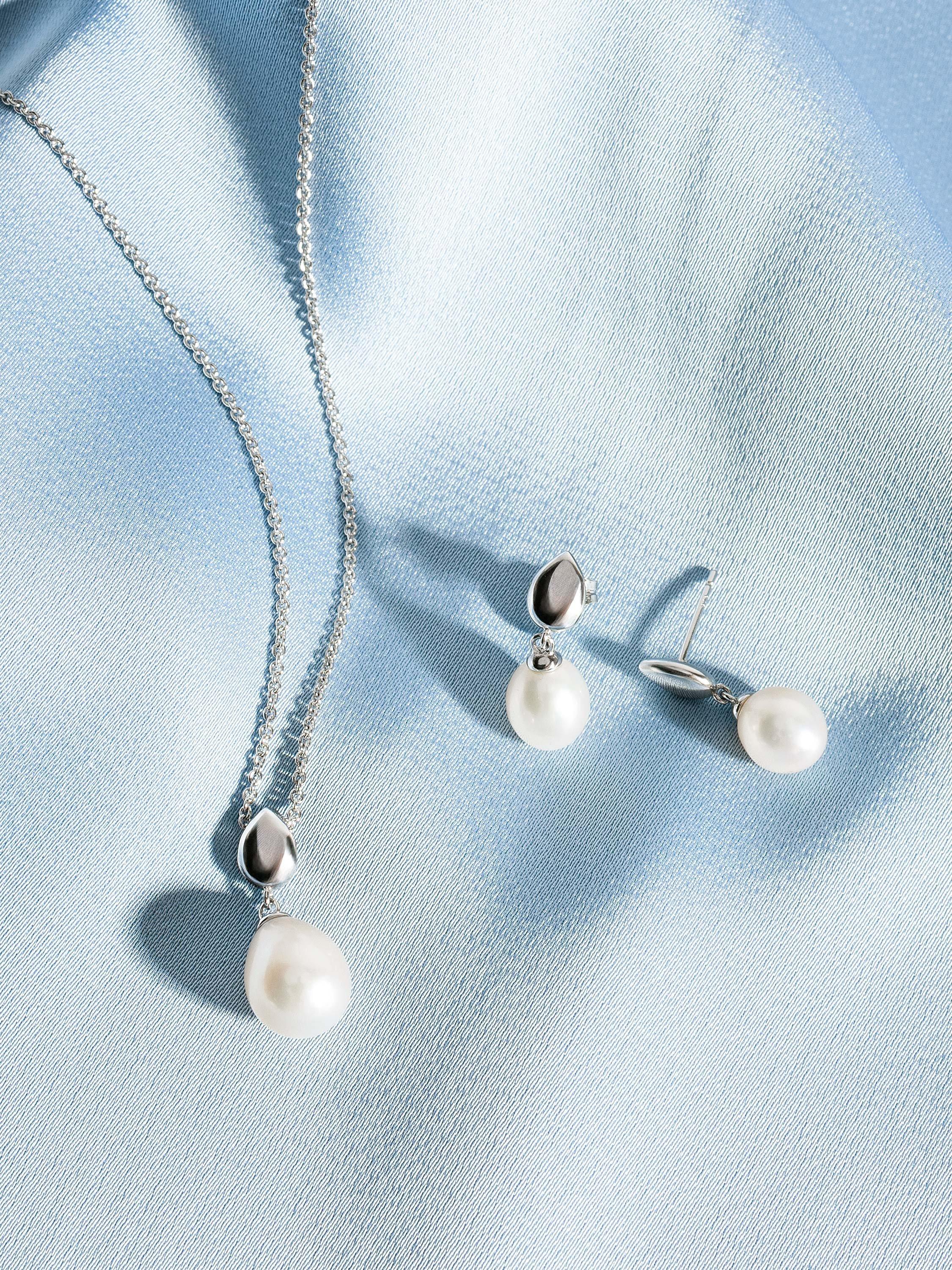 Kit Heath sterling silver freshwater pearl pendant necklace, 45cm - British product