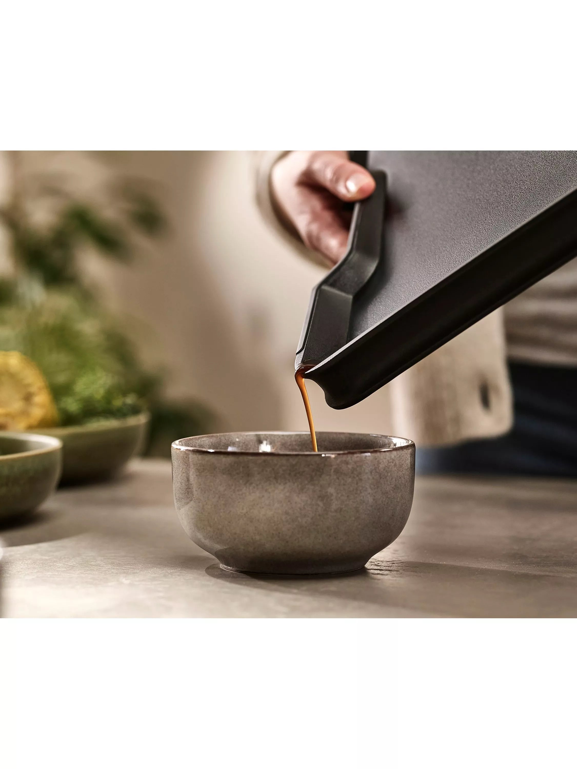 Joseph Joseph black chopping board Cut & Carve Large (British brand)
