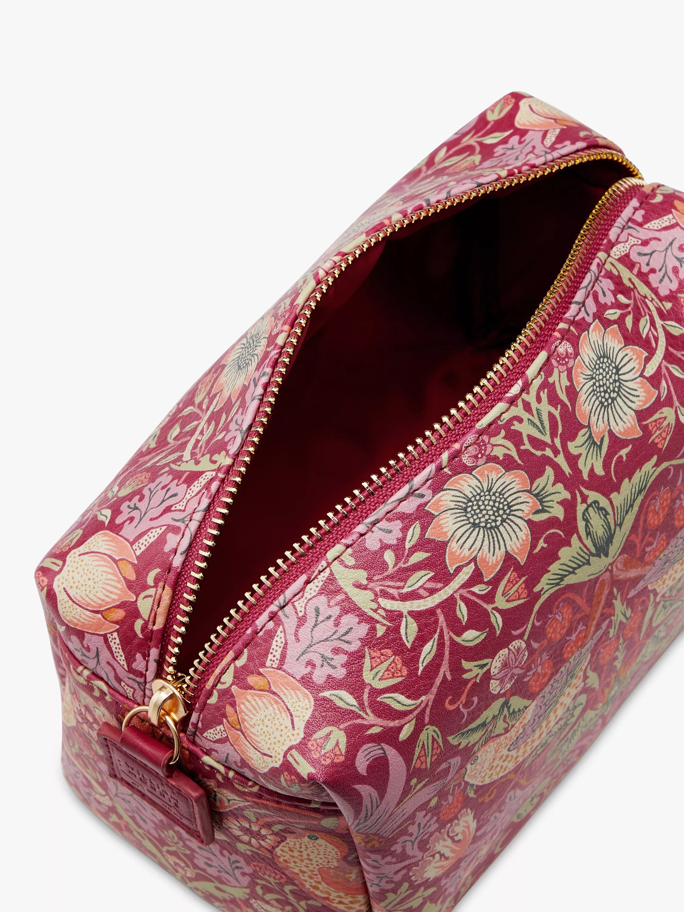 William Morris at Home Strawberry Thief medium wash bag (British brand)