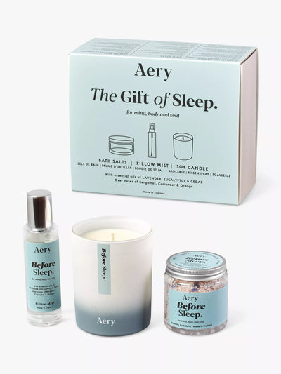 Set de regalo para un sueño reparador con sales de baño de 100 g, bruma para almohada de 50 ml y vela votiva de 80 g con aroma a lavanda, eucalipto y cedro.