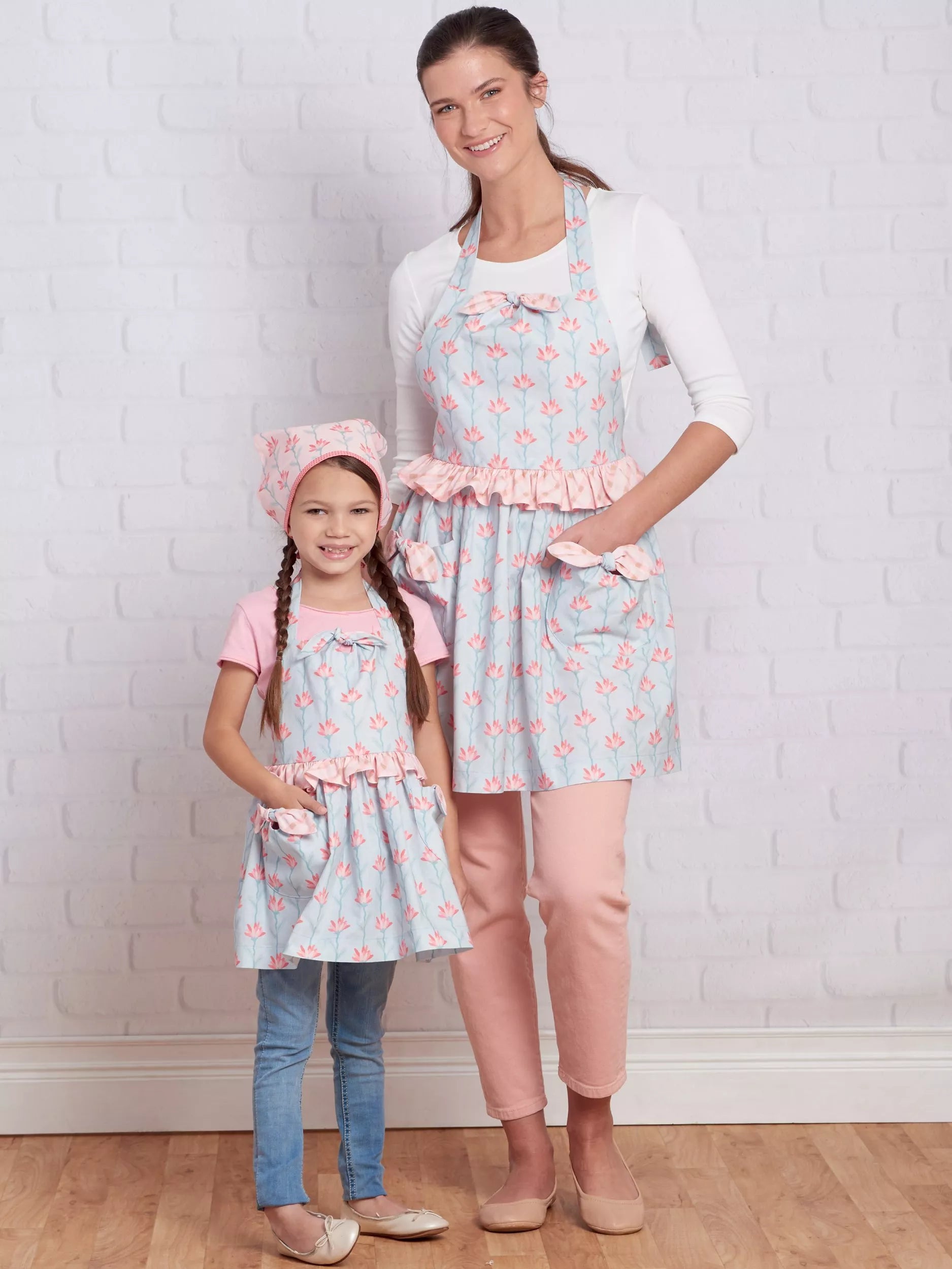 Simplicity Mum and Me apron sewing pattern (British brand)