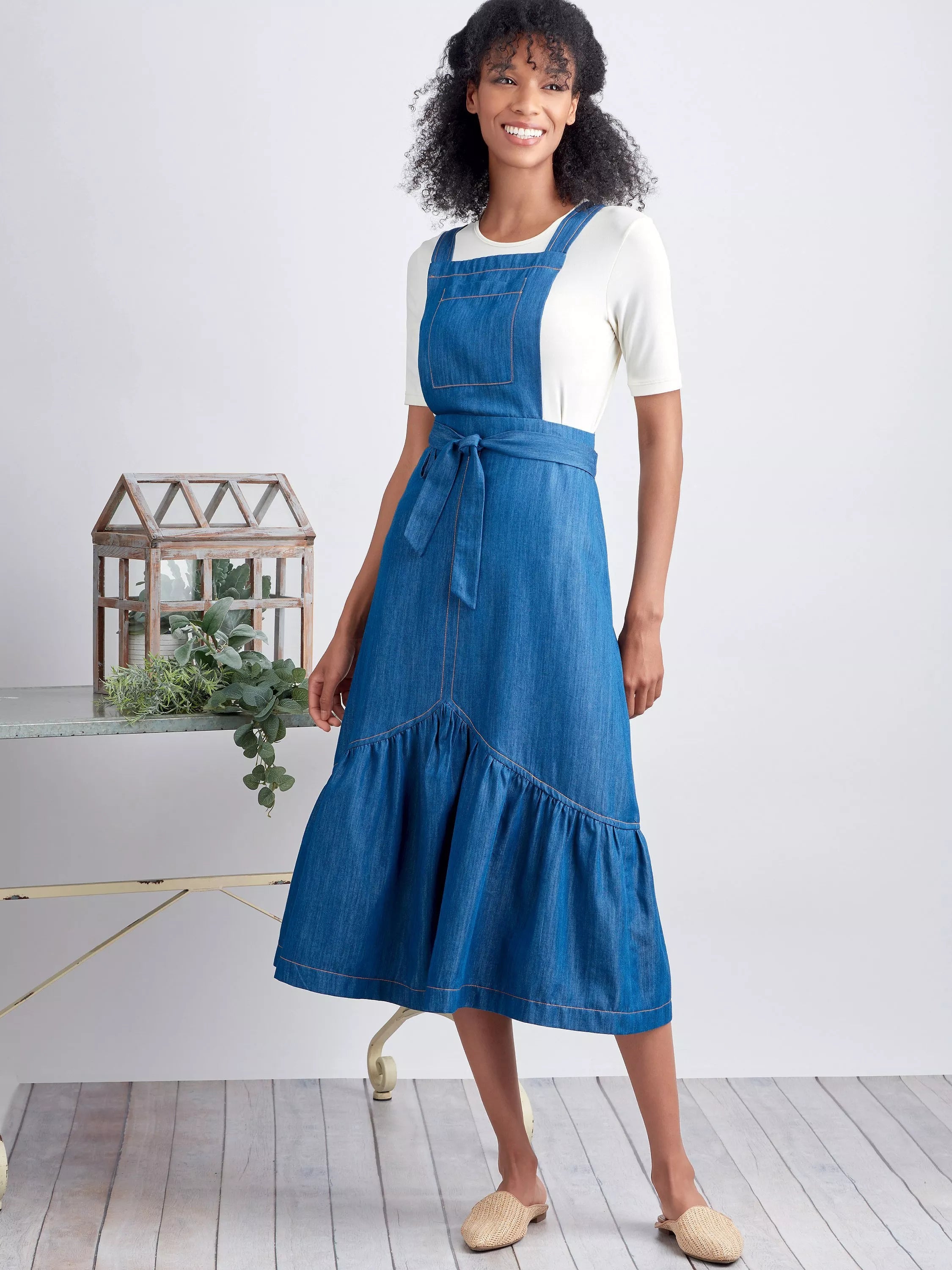 Simplicity Misses' Aprons sewing pattern S9435 - British product