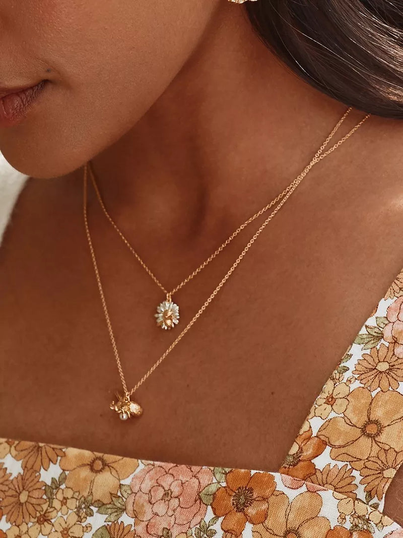 Alex Monroe Daisy Baby Bee pendant necklace 41cm, imported from the UK