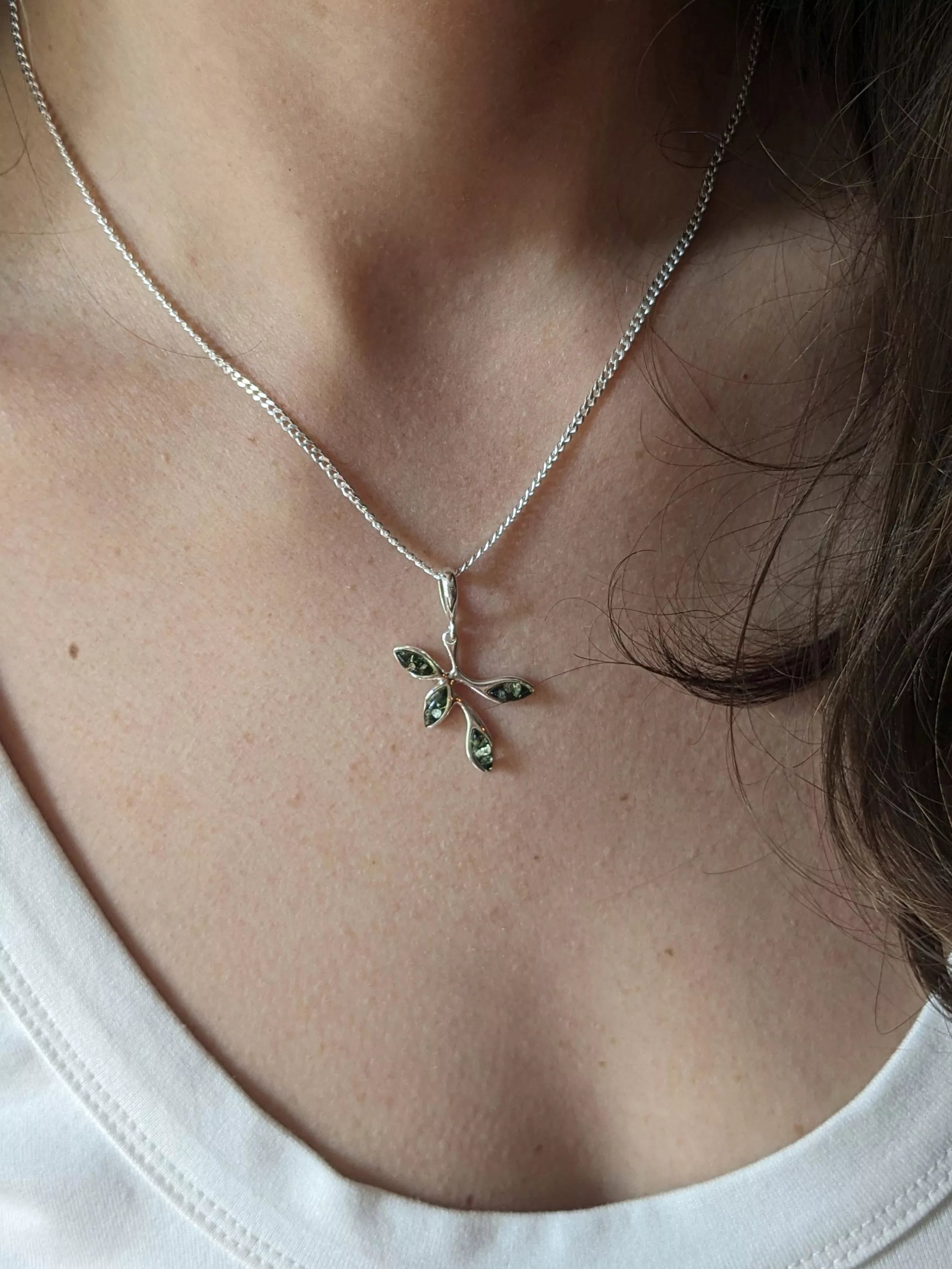 Be-Jewelled sterling silver green Baltic amber leaf pendant necklace (British brand)