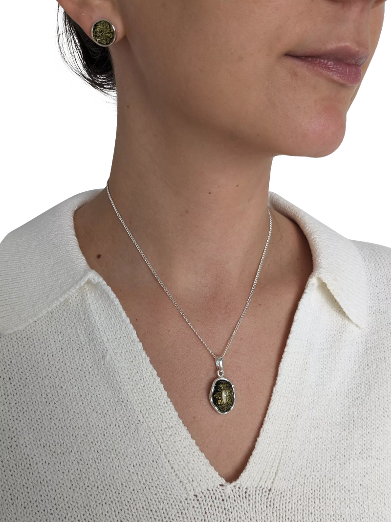 Be-Jewelled sterling silver Baltic amber oval pendant necklace green - British product
