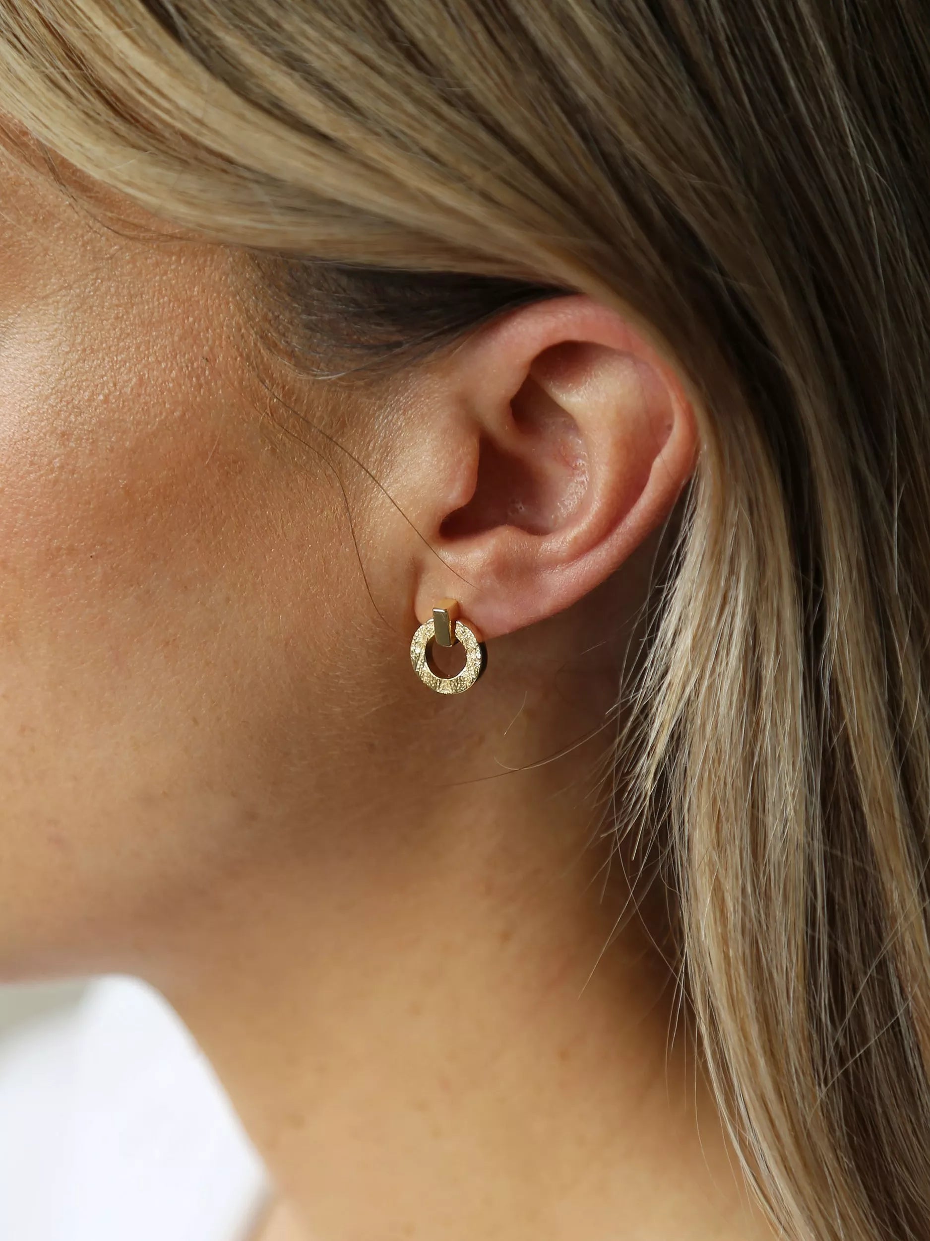 Tutti gold plated stud earrings textured circle - imported from the UK