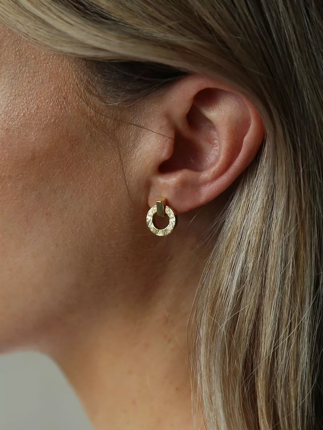 Tutti gold plated stud earrings textured circle - imported from the UK
