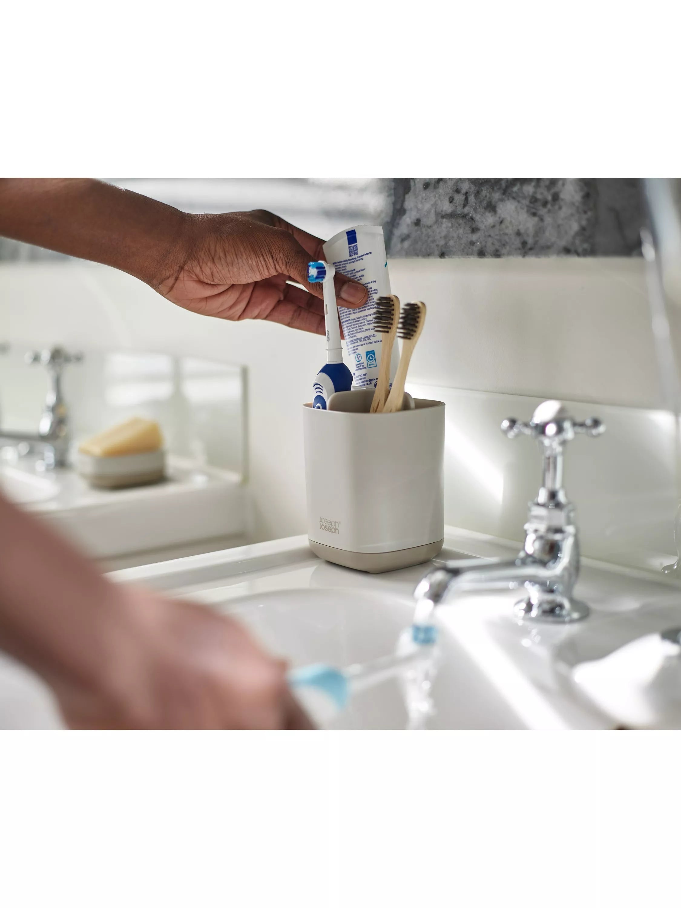 Joseph Joseph three-section toothbrush caddy, UK version