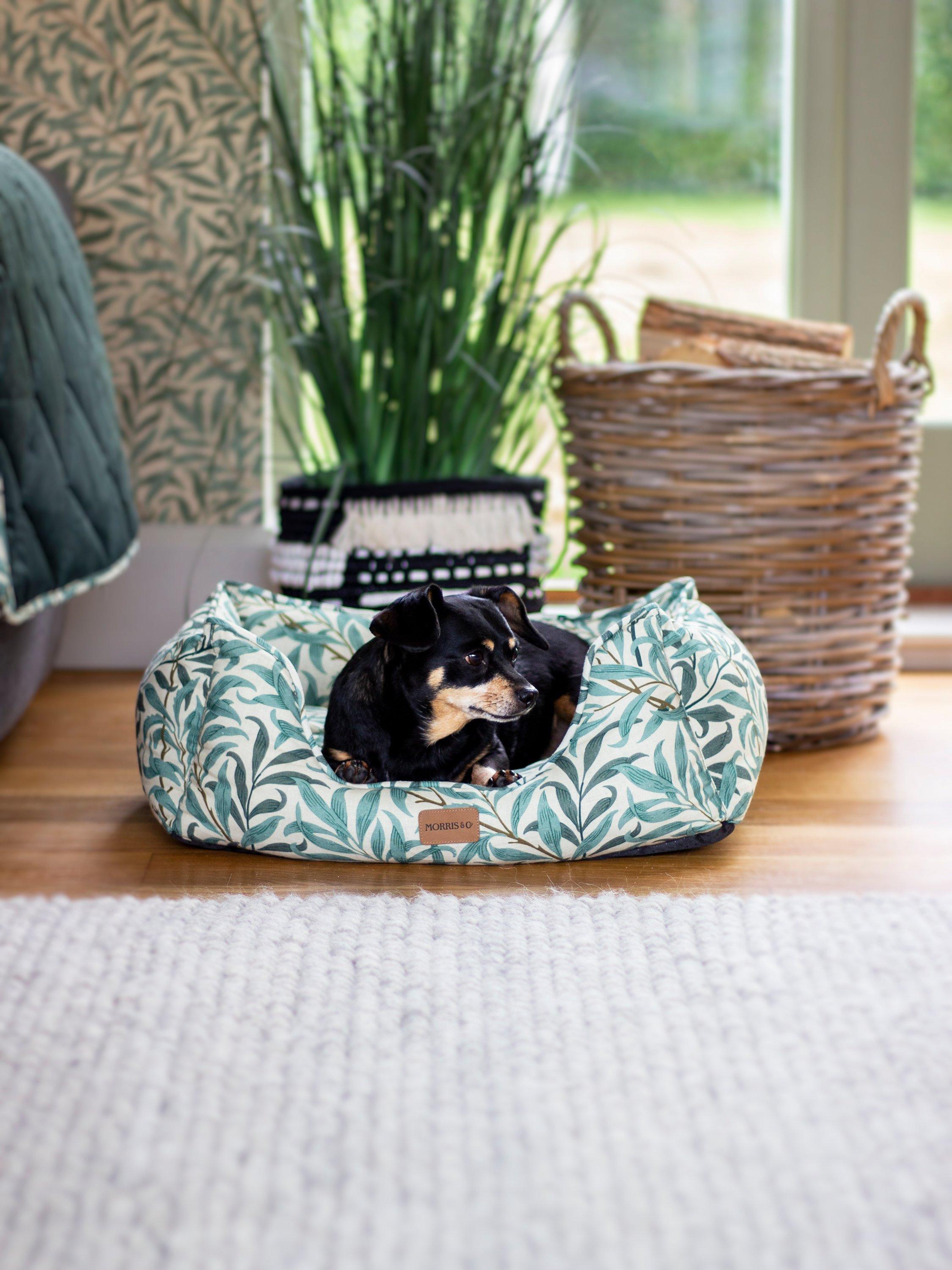Morris & Co. Willow Bough pet bed blue, UK version