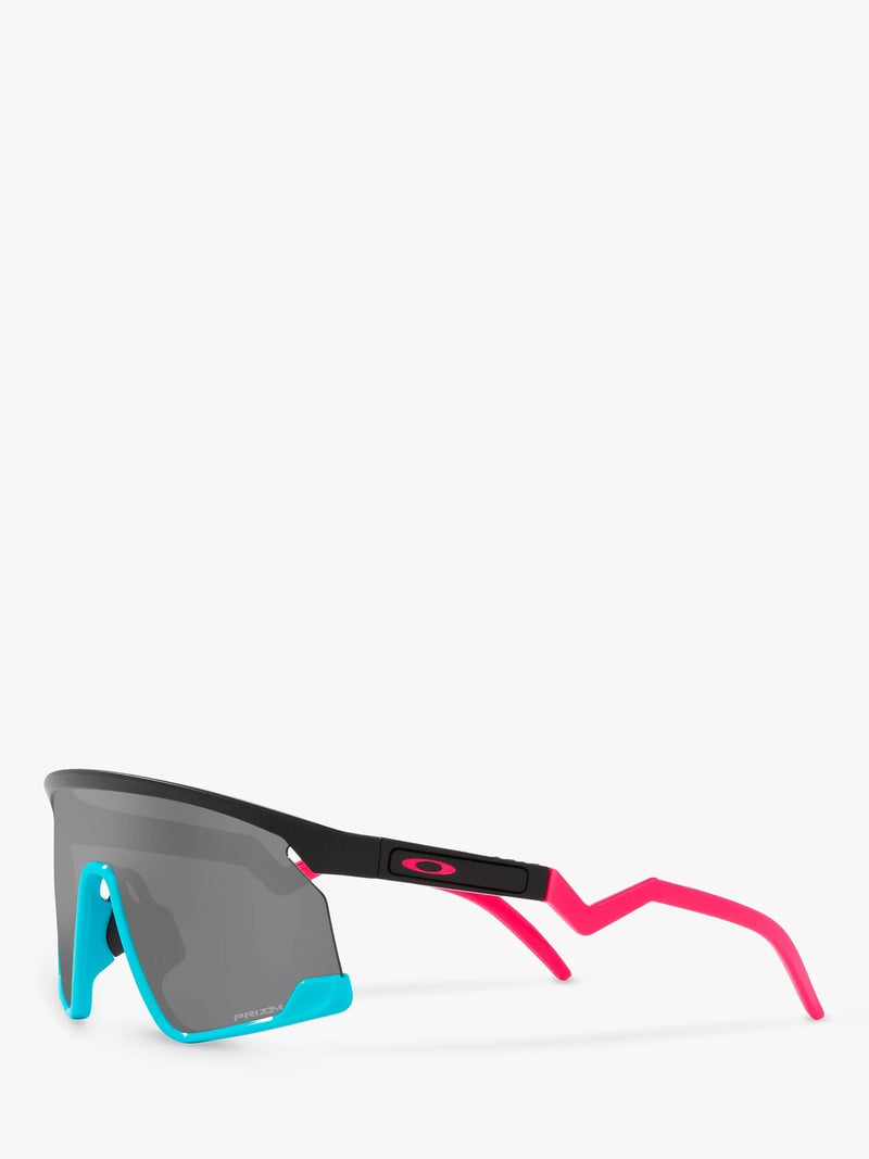 Oakley men's wrap sunglasses with polycarbonate lenses (British brand)
