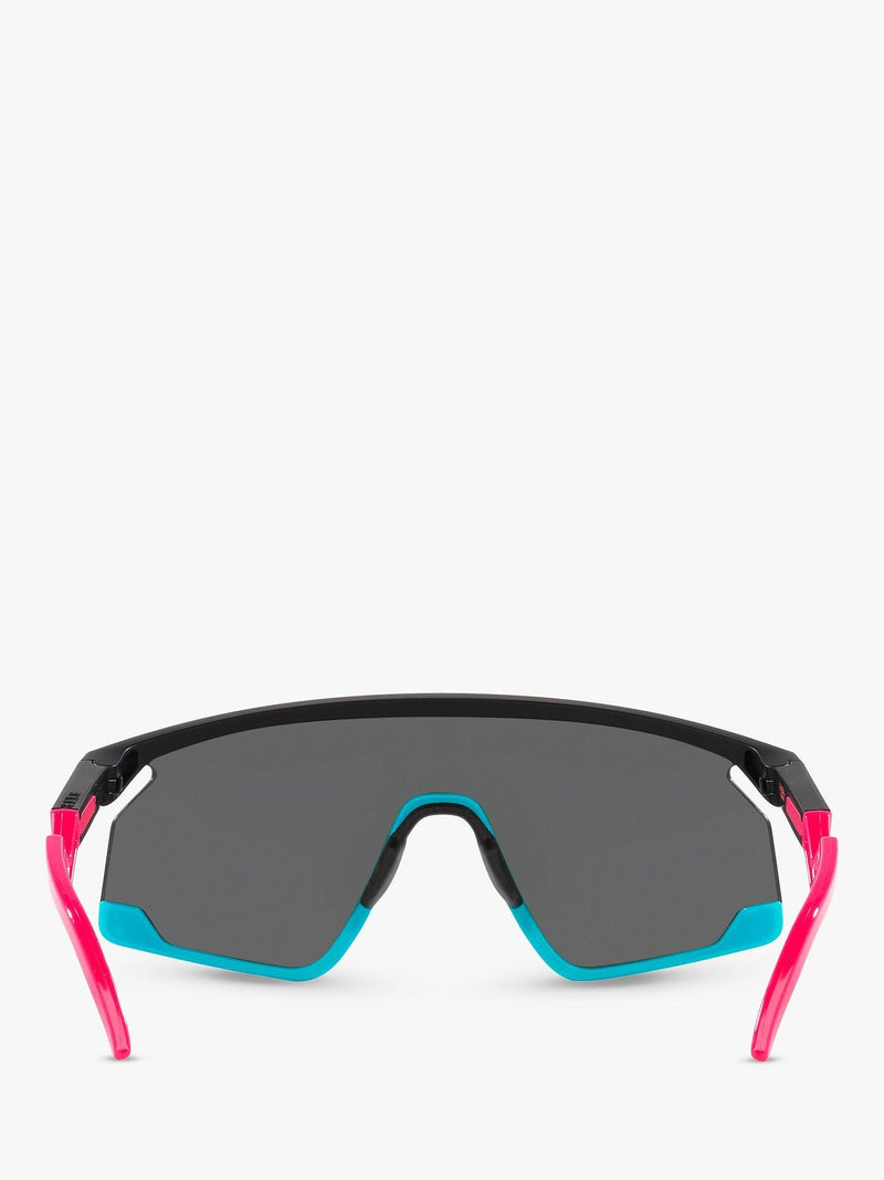 Oakley men's wrap sunglasses with polycarbonate lenses (British brand)