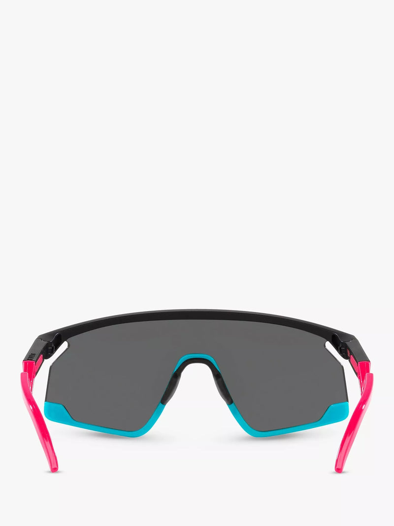 Oakley men's wrap sunglasses with polycarbonate lenses (British brand)