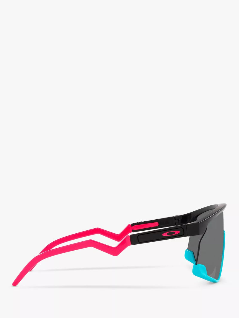 Oakley men's wrap sunglasses with polycarbonate lenses (British brand)