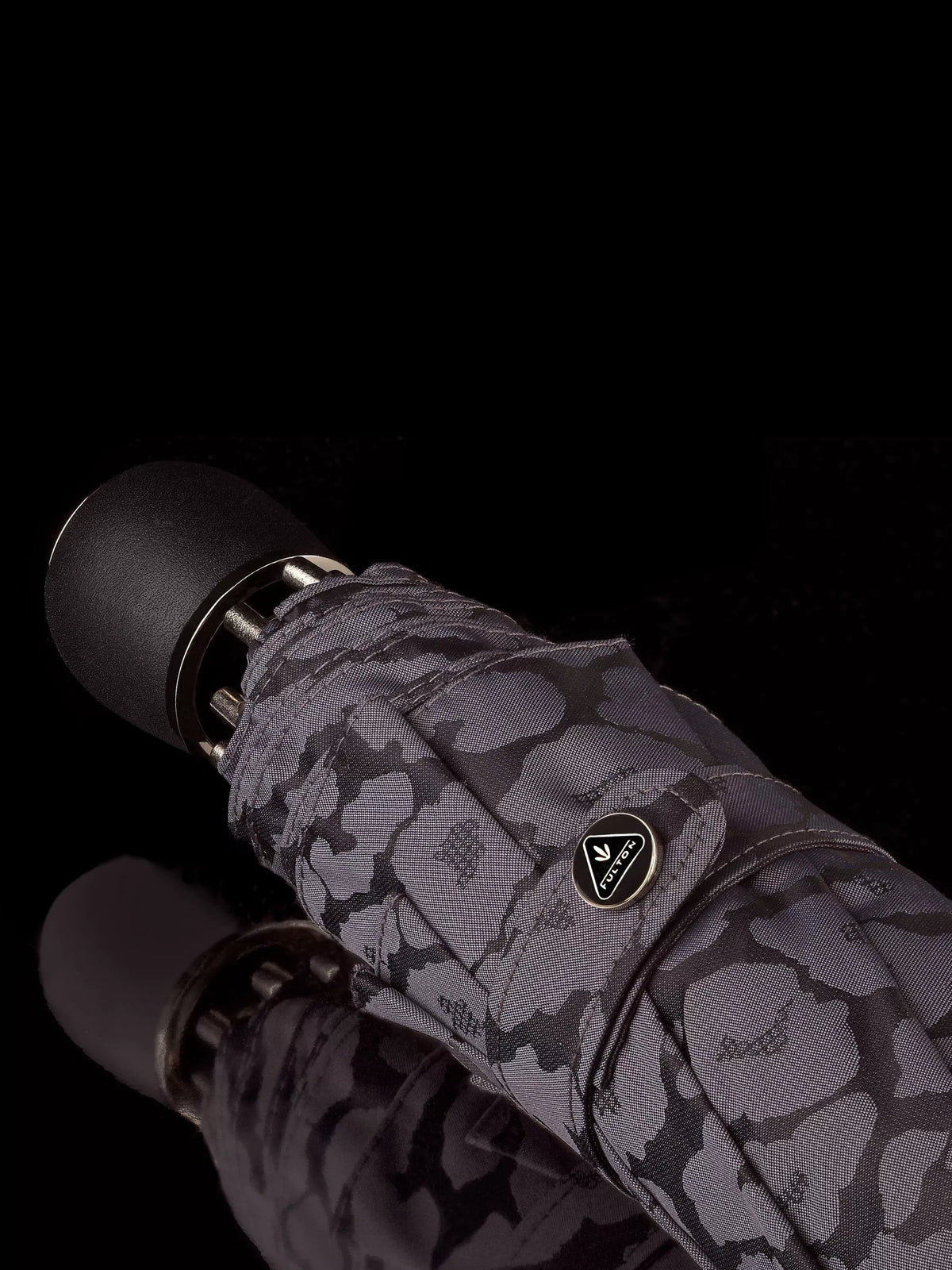 Fulton leopard print folding umbrella 94cm, imported from the UK