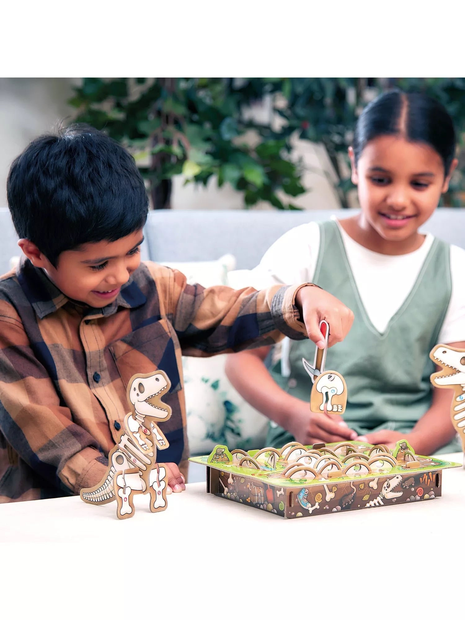 Orchard Toys Dinosaur Dig board game for ages 4+ - British product