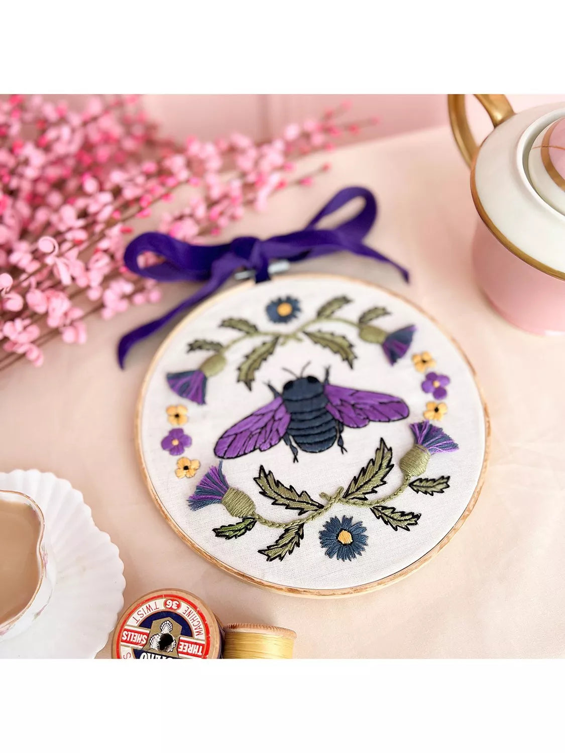 MakeBox & Co Violet Bee embroidery hoop kit 18cm, UK version