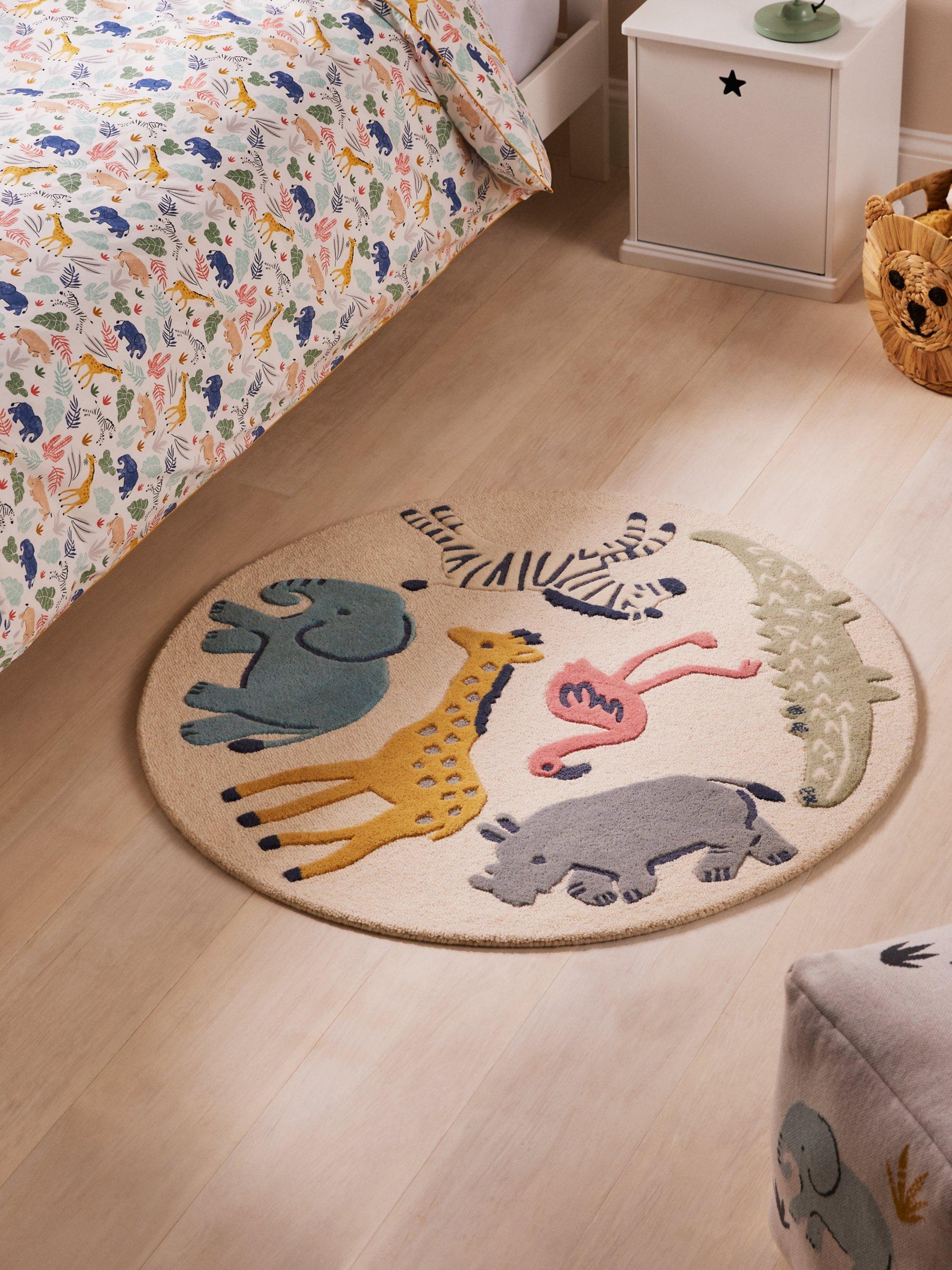 Safari-themed round wool rug with 100cm diameter, UK version