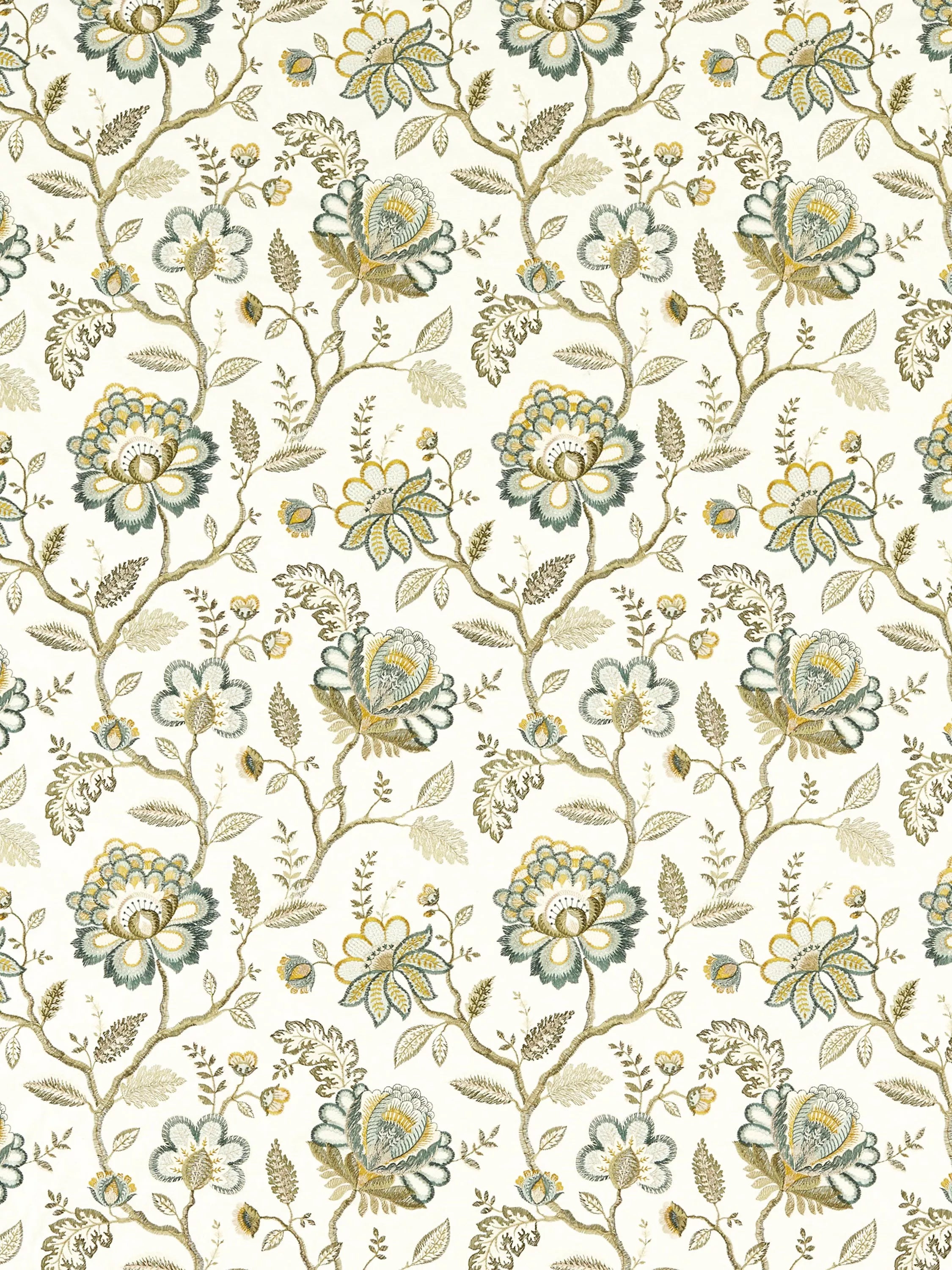 Clarke & Clarke Adeline Jacobean-stil møbelstoff 130 cm bredde