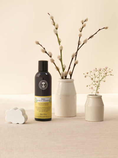 John Lewis Neal's Yard Remedies Bio Babybad & Shampoo 200 ml – Jetzt online bei McGrocer kaufen