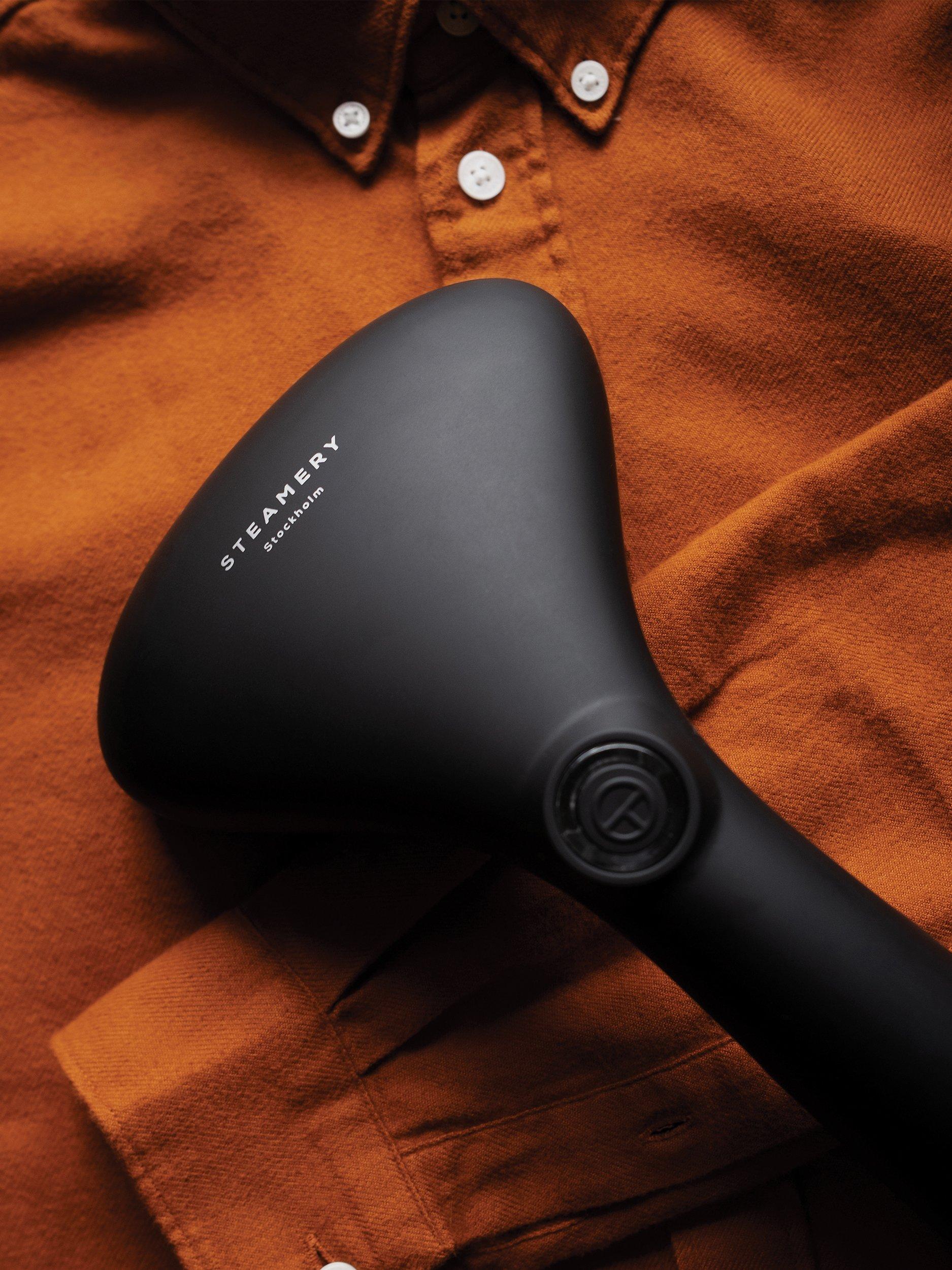 Steamery Cirrus No.2 handheld clothes steamer - British product