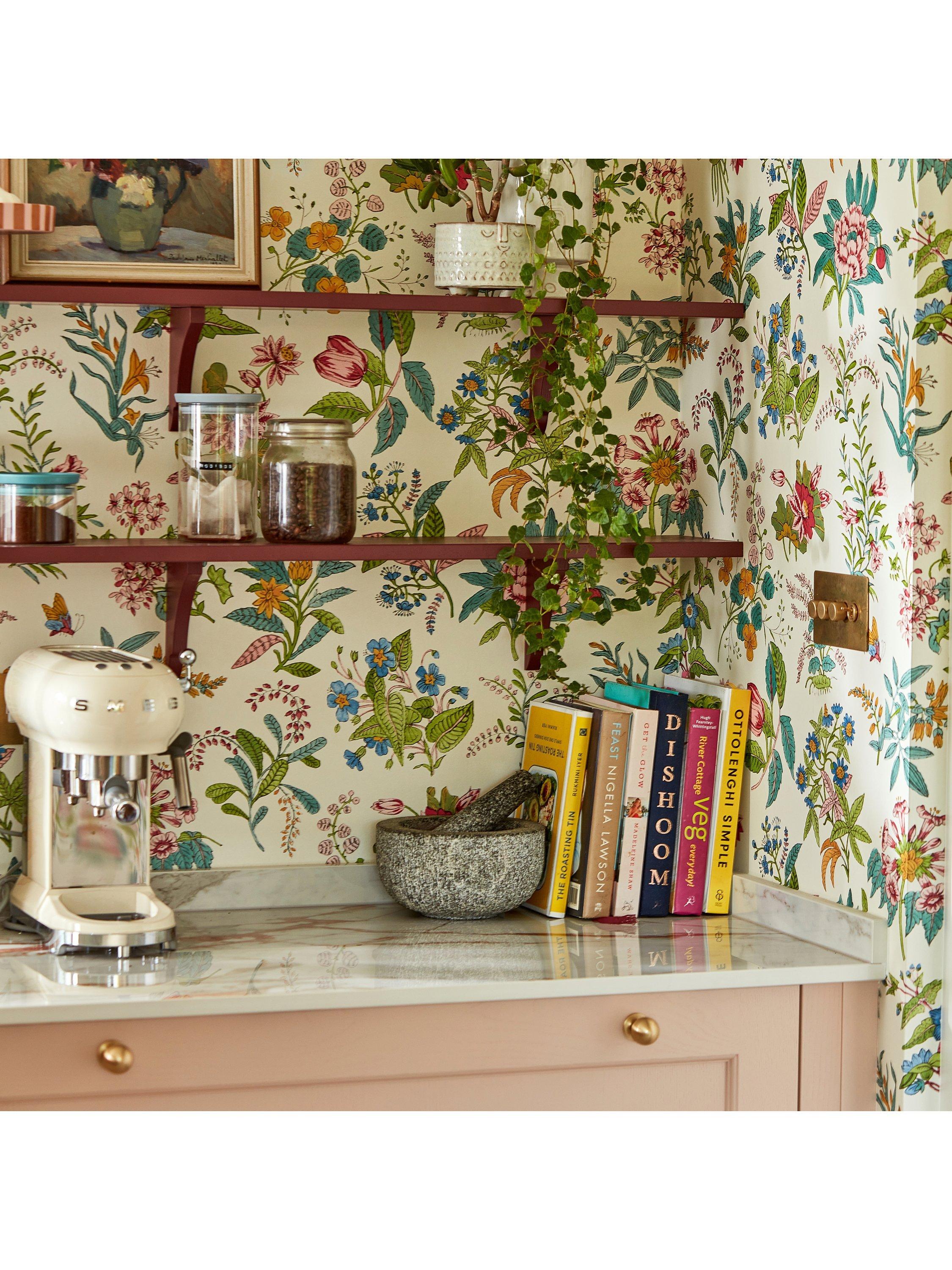 Tissu d'ameublement Harlequin Sophie Robinson, motif floral boisé, importé du Royaume-Uni