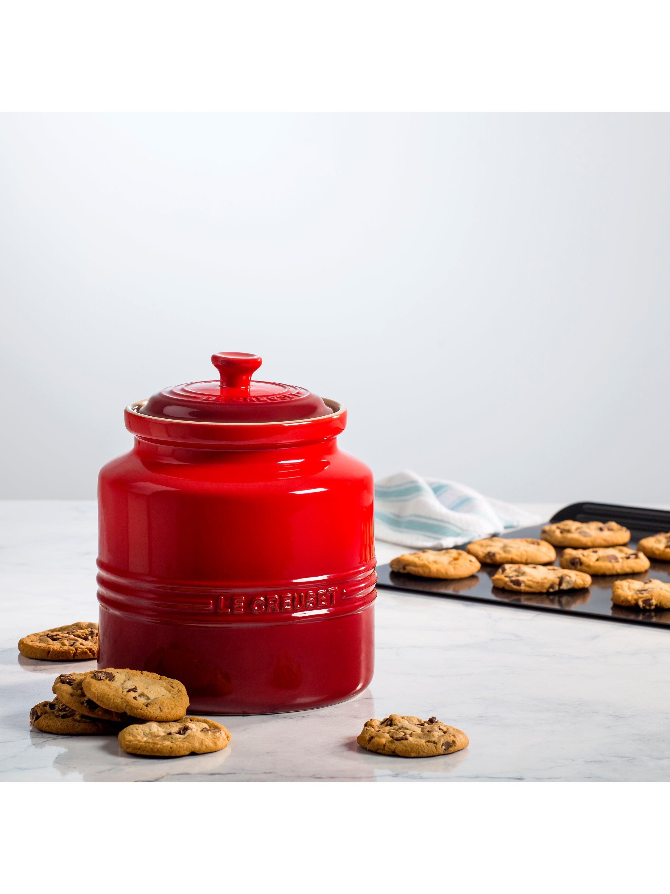 Le Creuset stoneware biscuit jar 2.4L, UK version