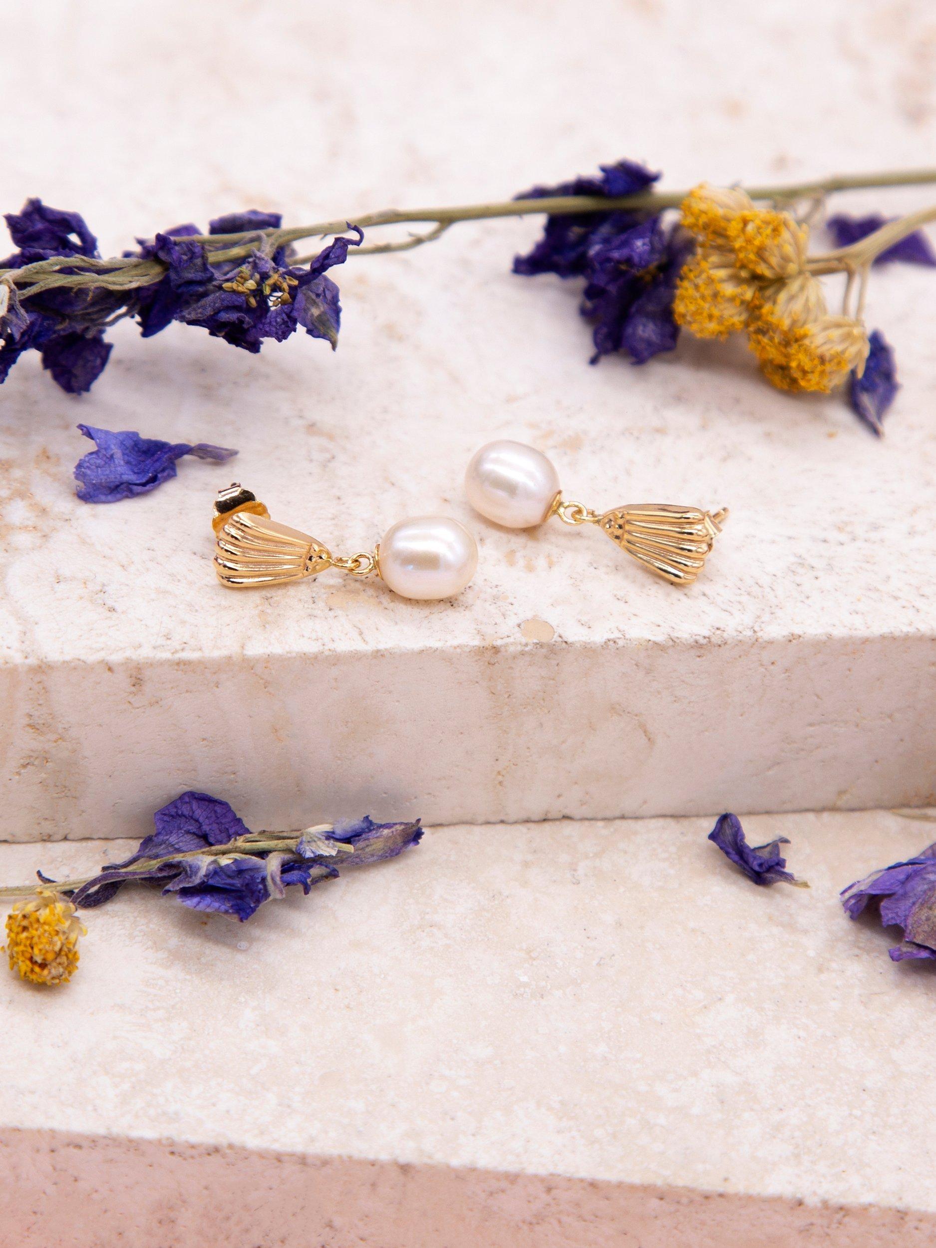 IBB 9ct yellow gold freshwater pearl shell drop earrings, imported from the UK