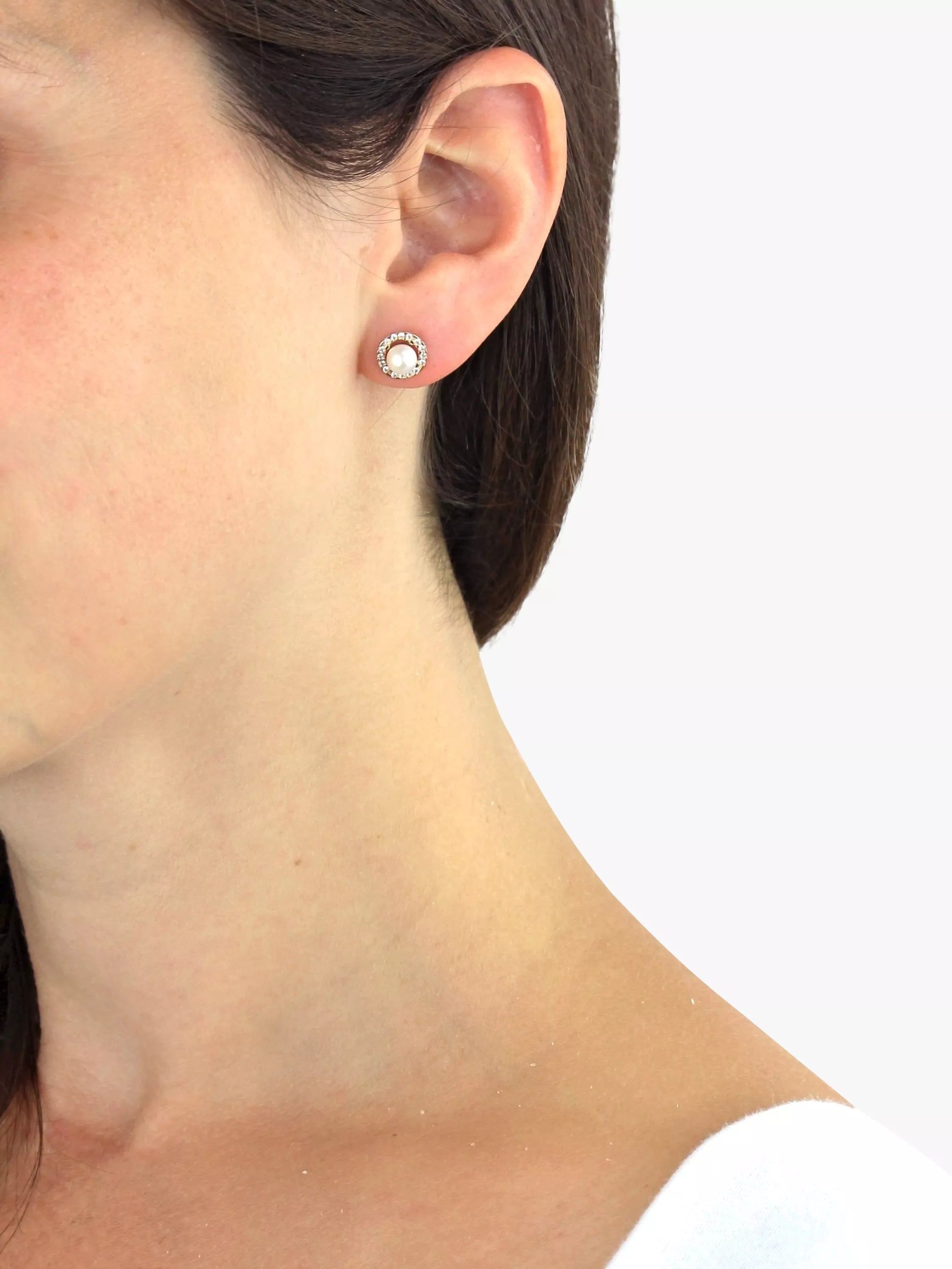 IBB 9ct gold pearl disc stud earrings, imported from the UK
