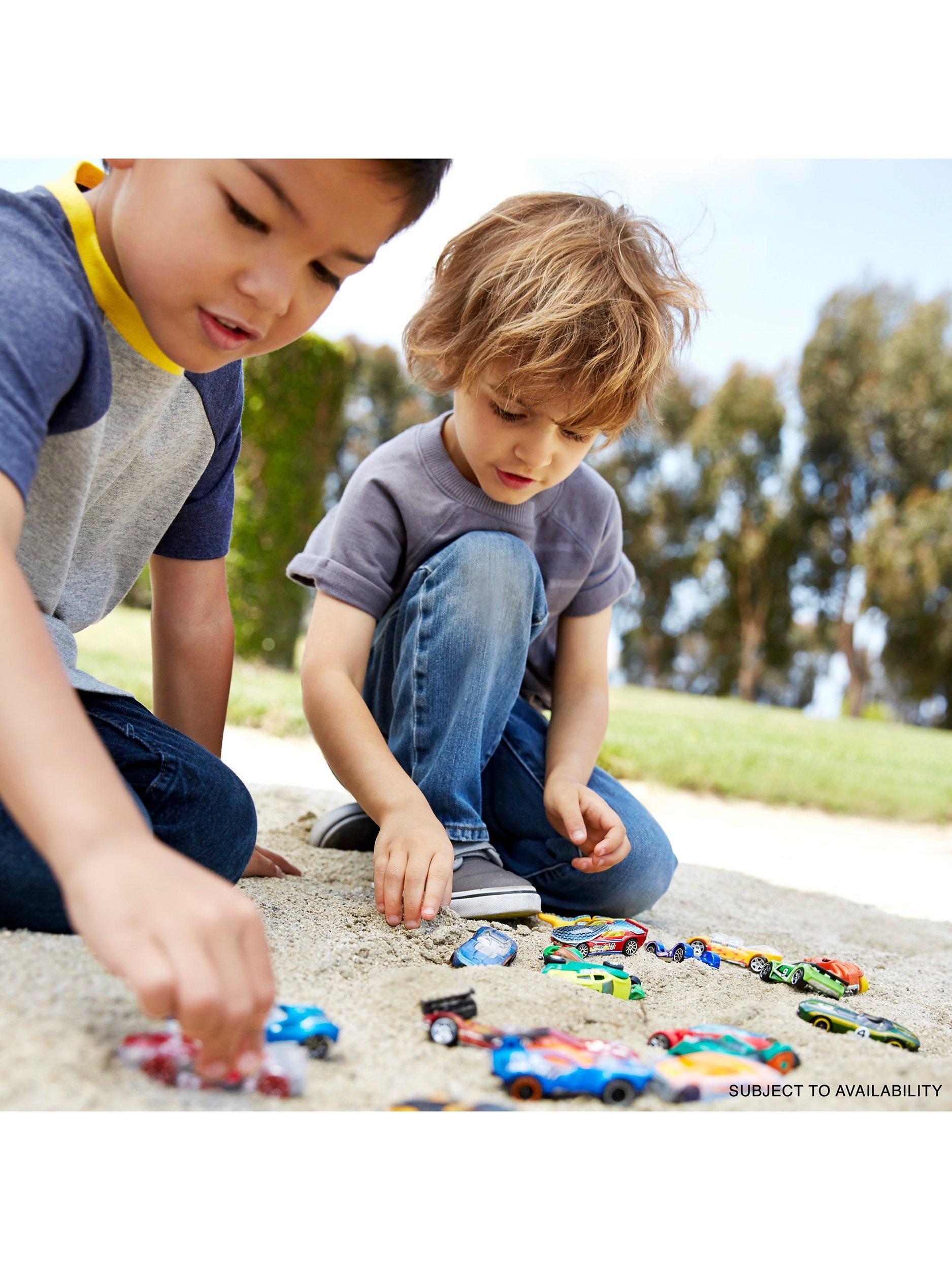 Hot Wheels Race Ready 5er-Pack im Maßstab 1:64 - Britisches Produkt