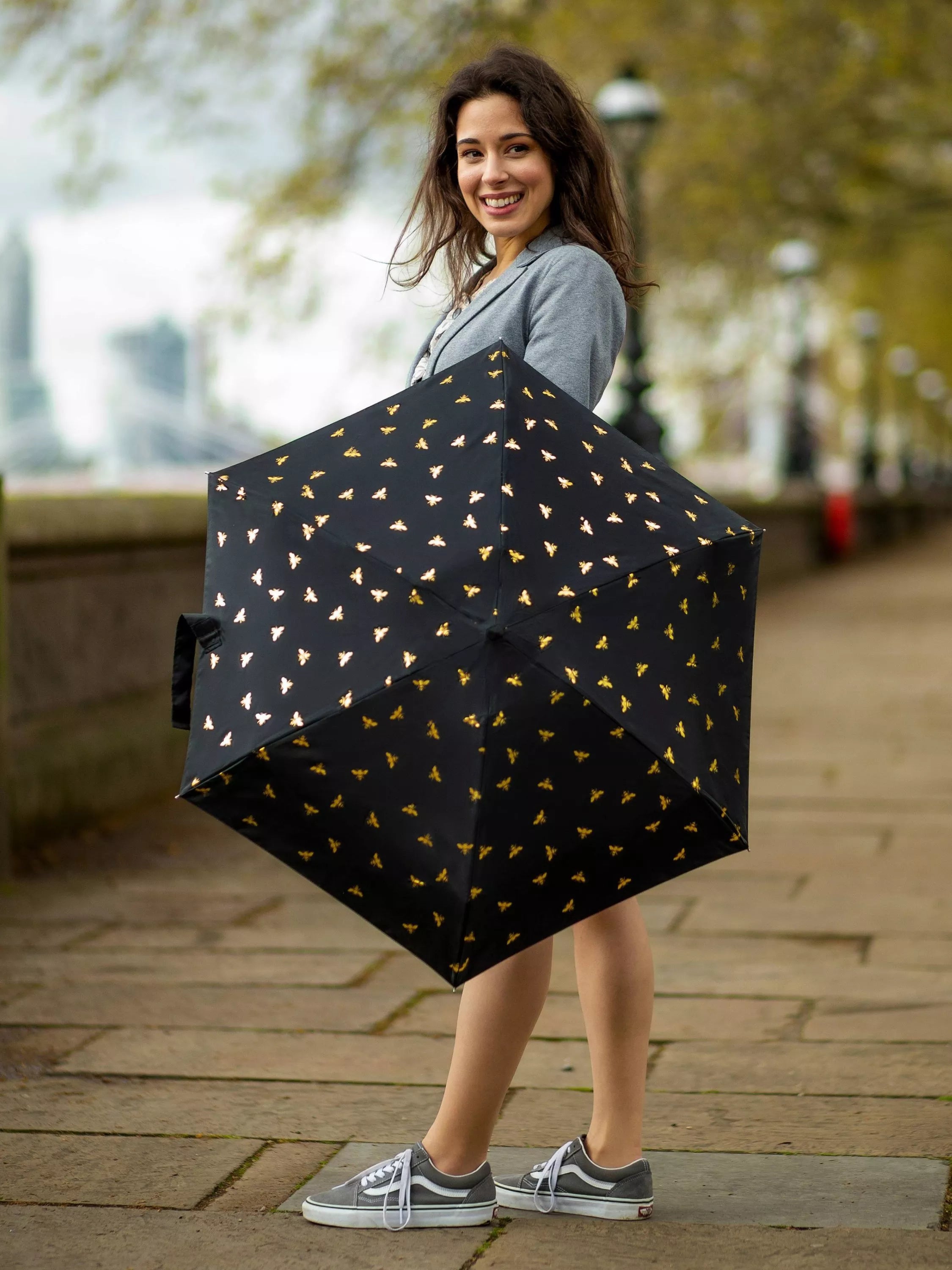 Fulton compact umbrella Golden Bees black multi, imported from the UK