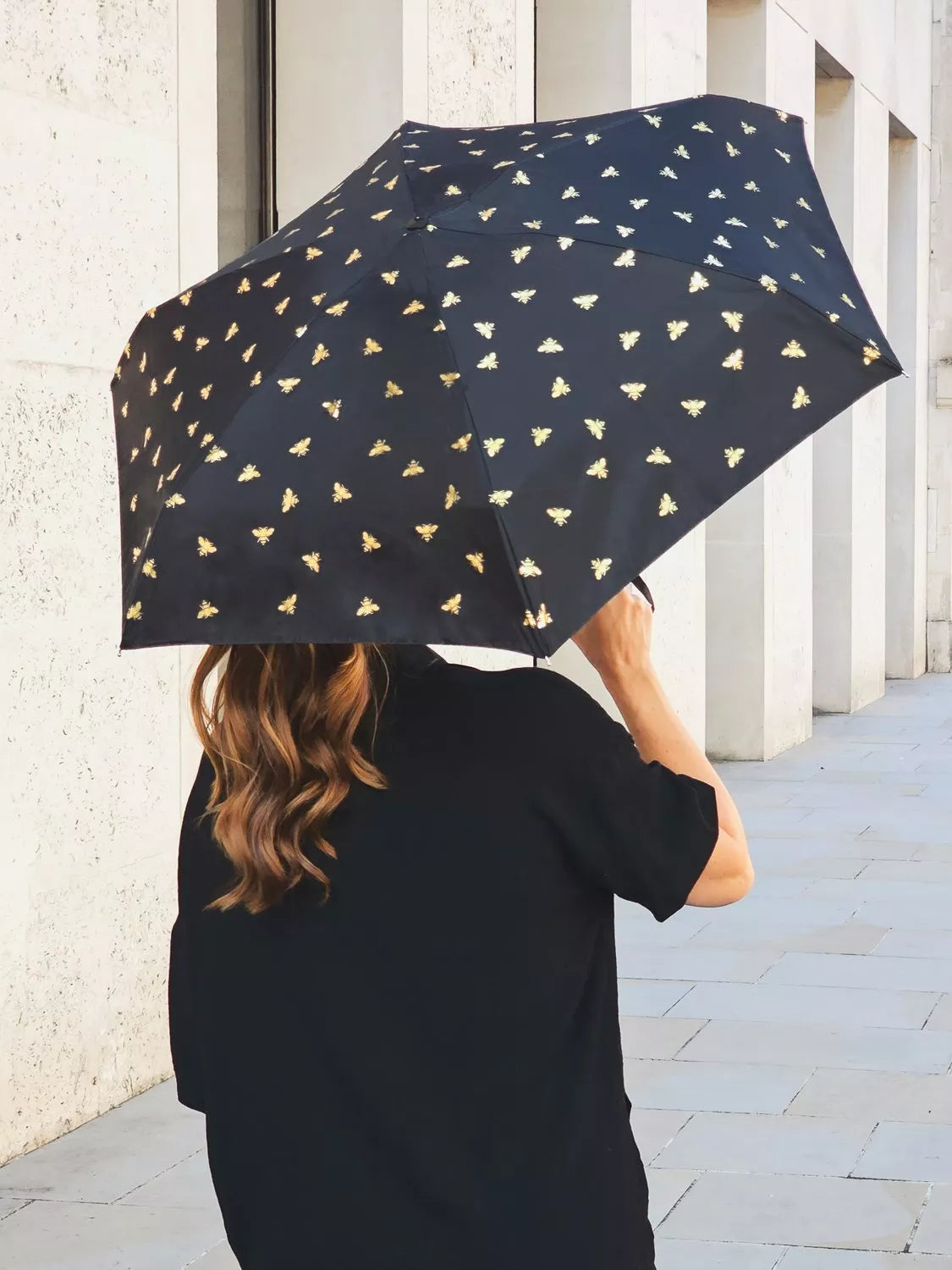 Fulton compact umbrella Golden Bees black multi, imported from the UK