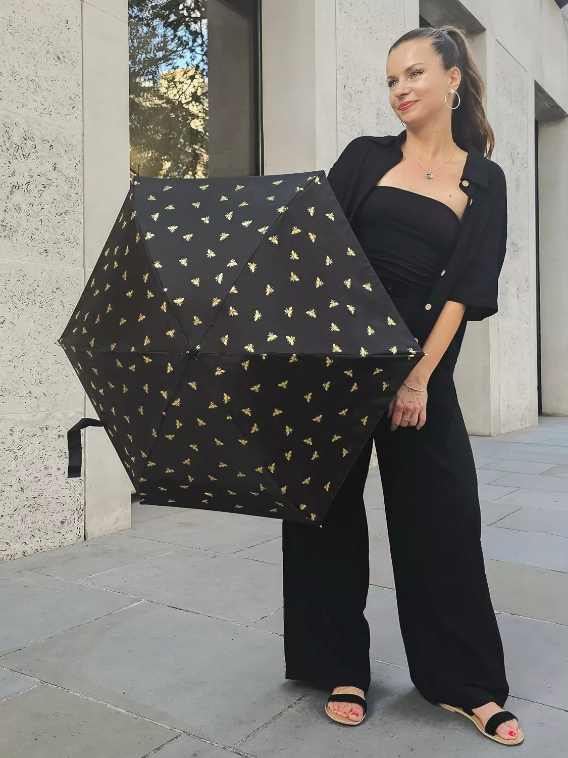 Fulton compact umbrella Golden Bees black multi, imported from the UK