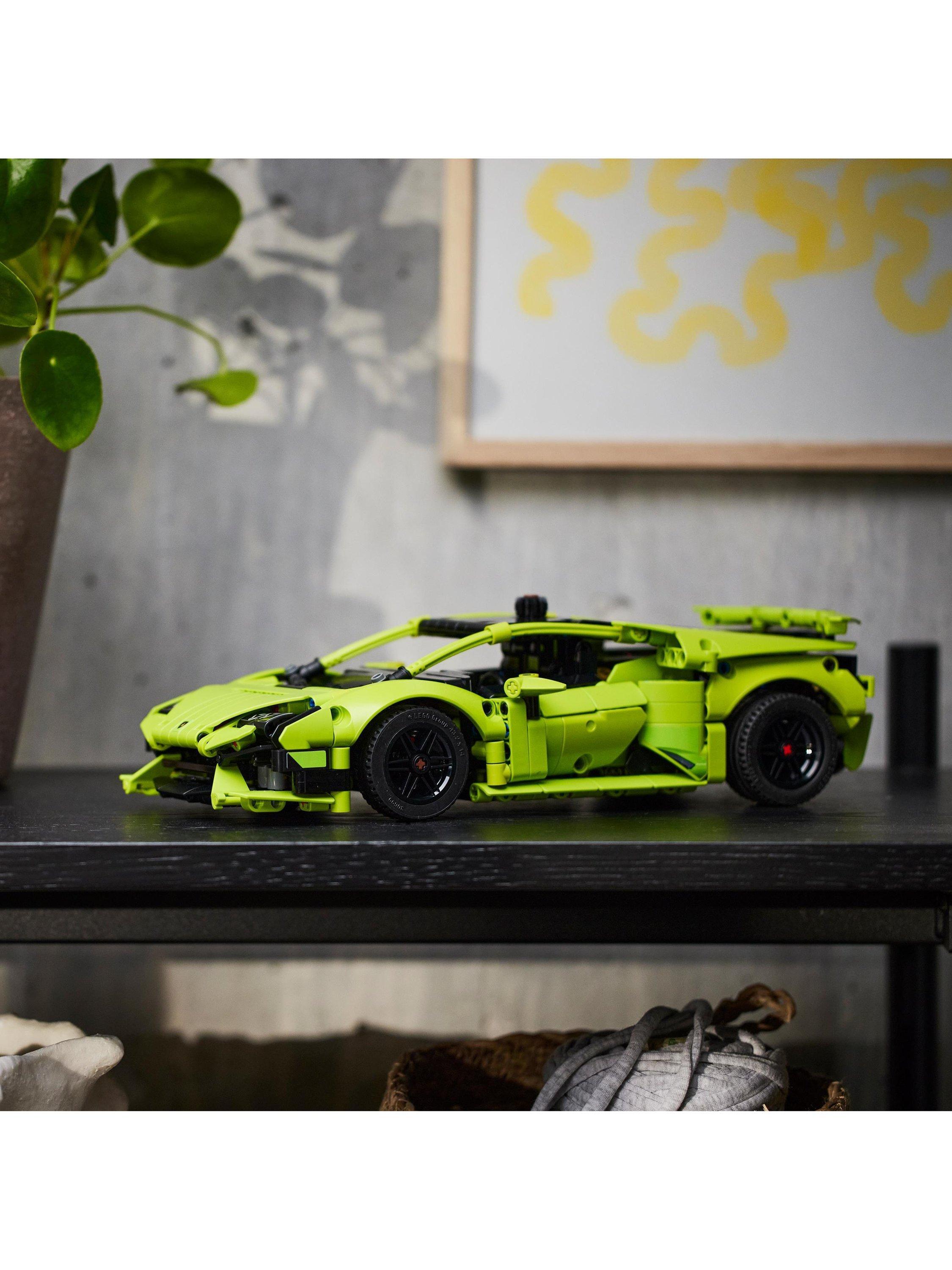 LEGO Technic Lamborghini Huracán Tecnica building set 806 pieces, UK version