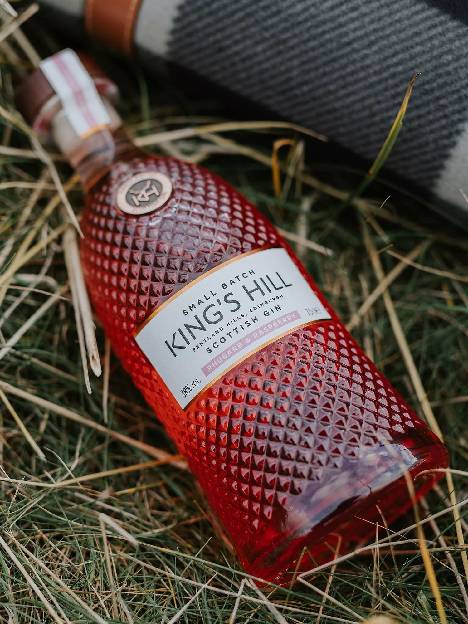 Kings Hill rhubarb and raspberry flavoured gin 70cl, UK version