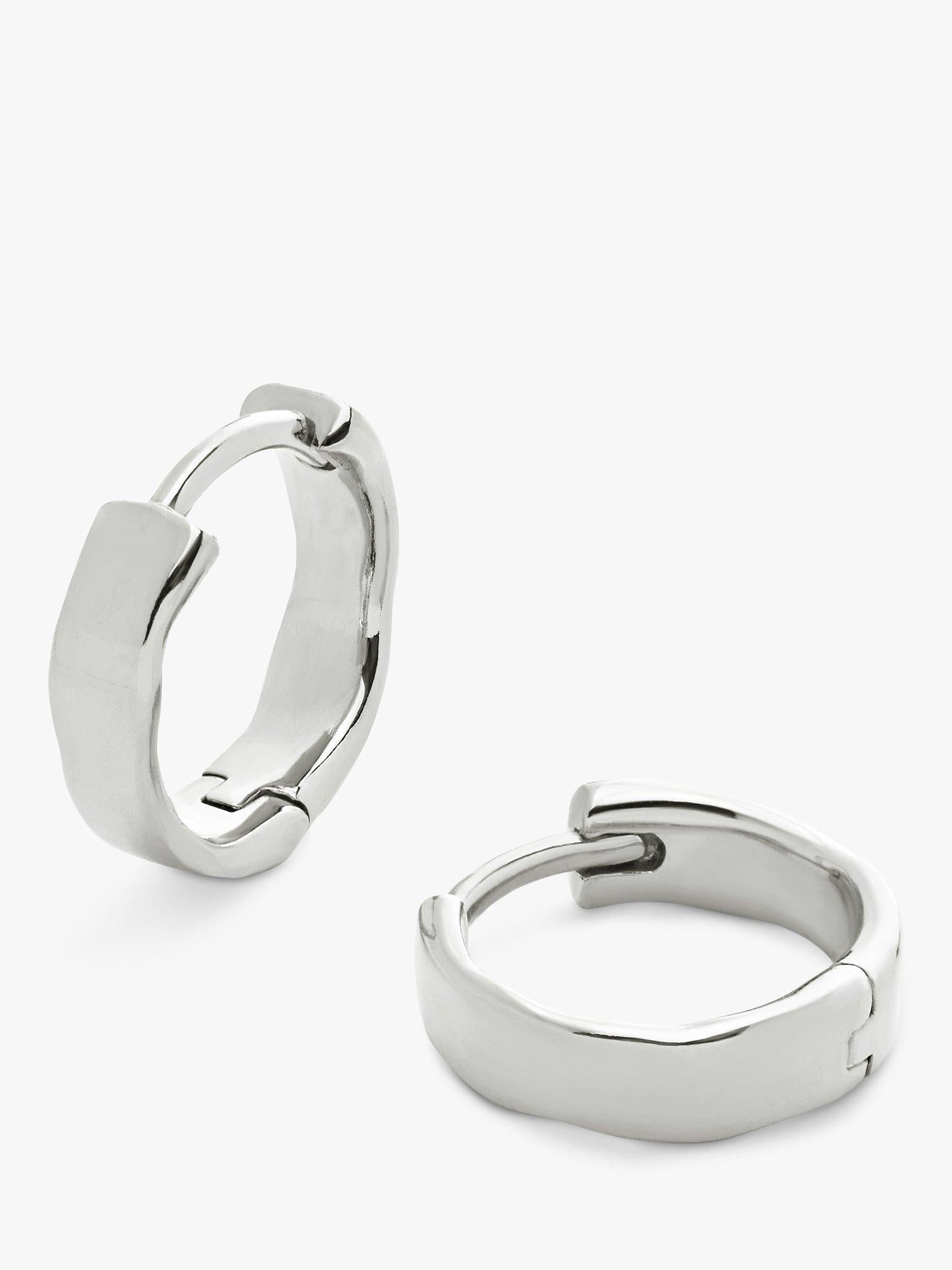 Monica Vinader Wave Huggie Ohrringe in Gold, UK Version