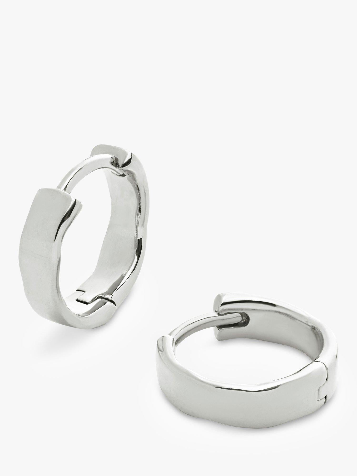 Monica Vinader Wave Huggie Ohrringe in Gold, UK Version