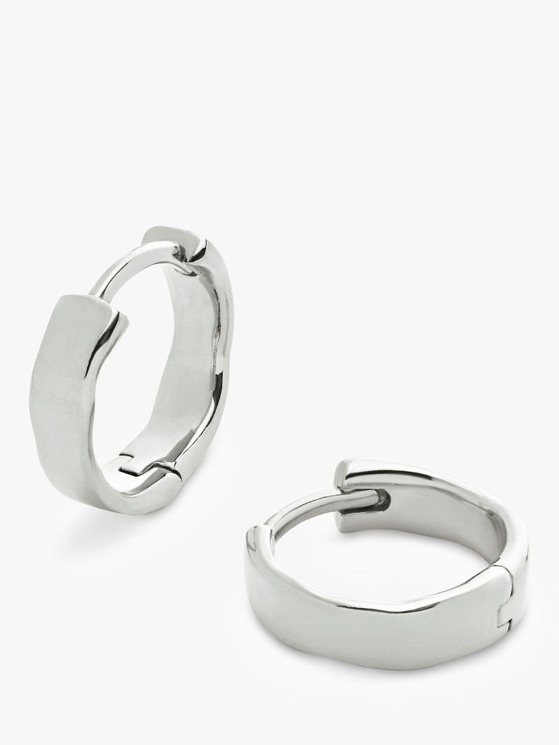 Monica Vinader Wave Huggie Ohrringe in Gold, UK Version